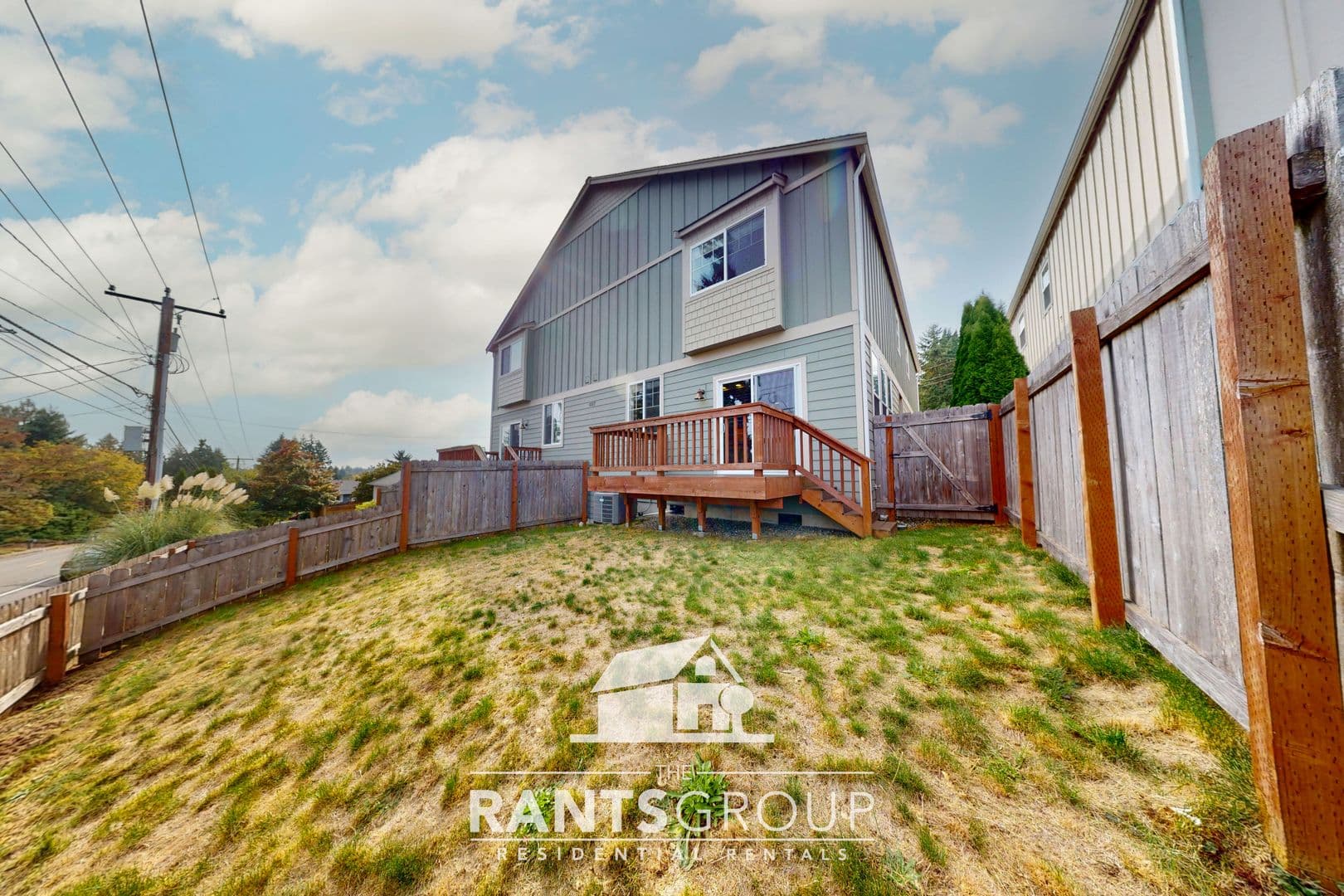 Tumwater Apartment: 607 3rd Ave SW A & B