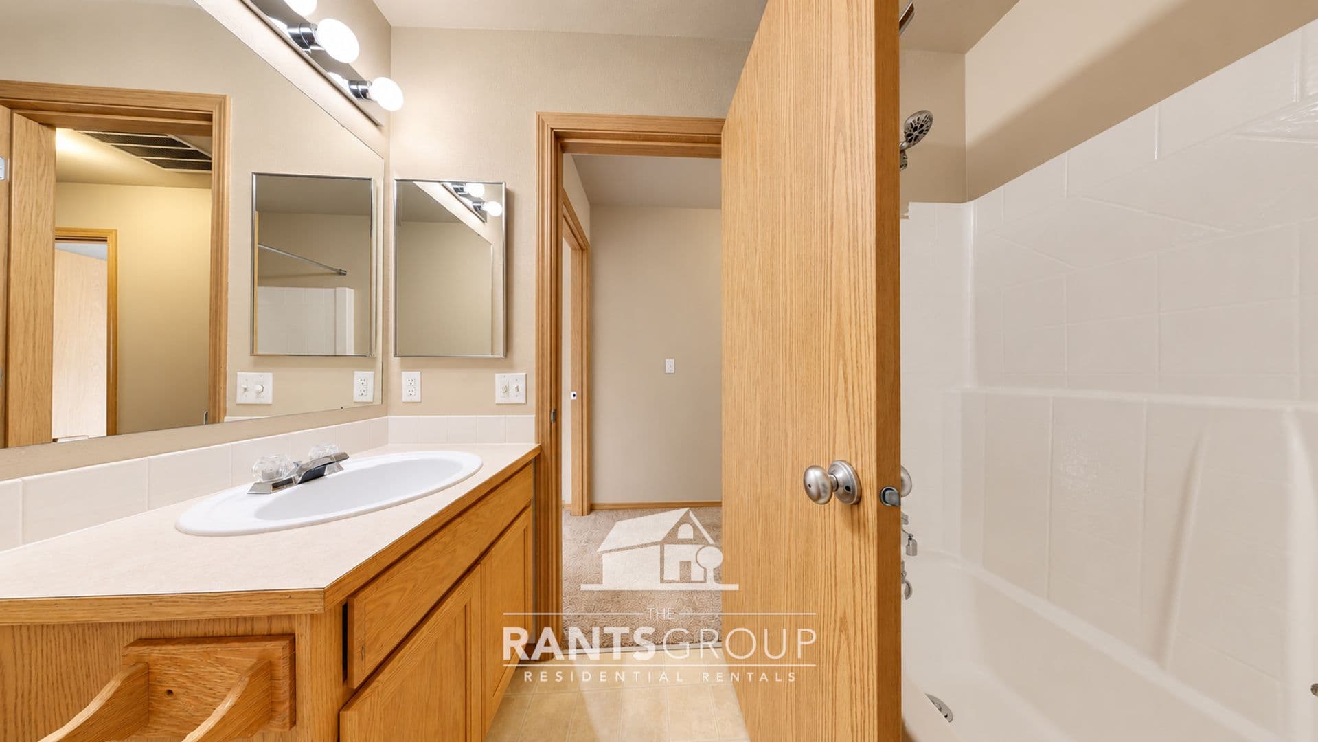 Tumwater House: 8014 Bedford Lane SE