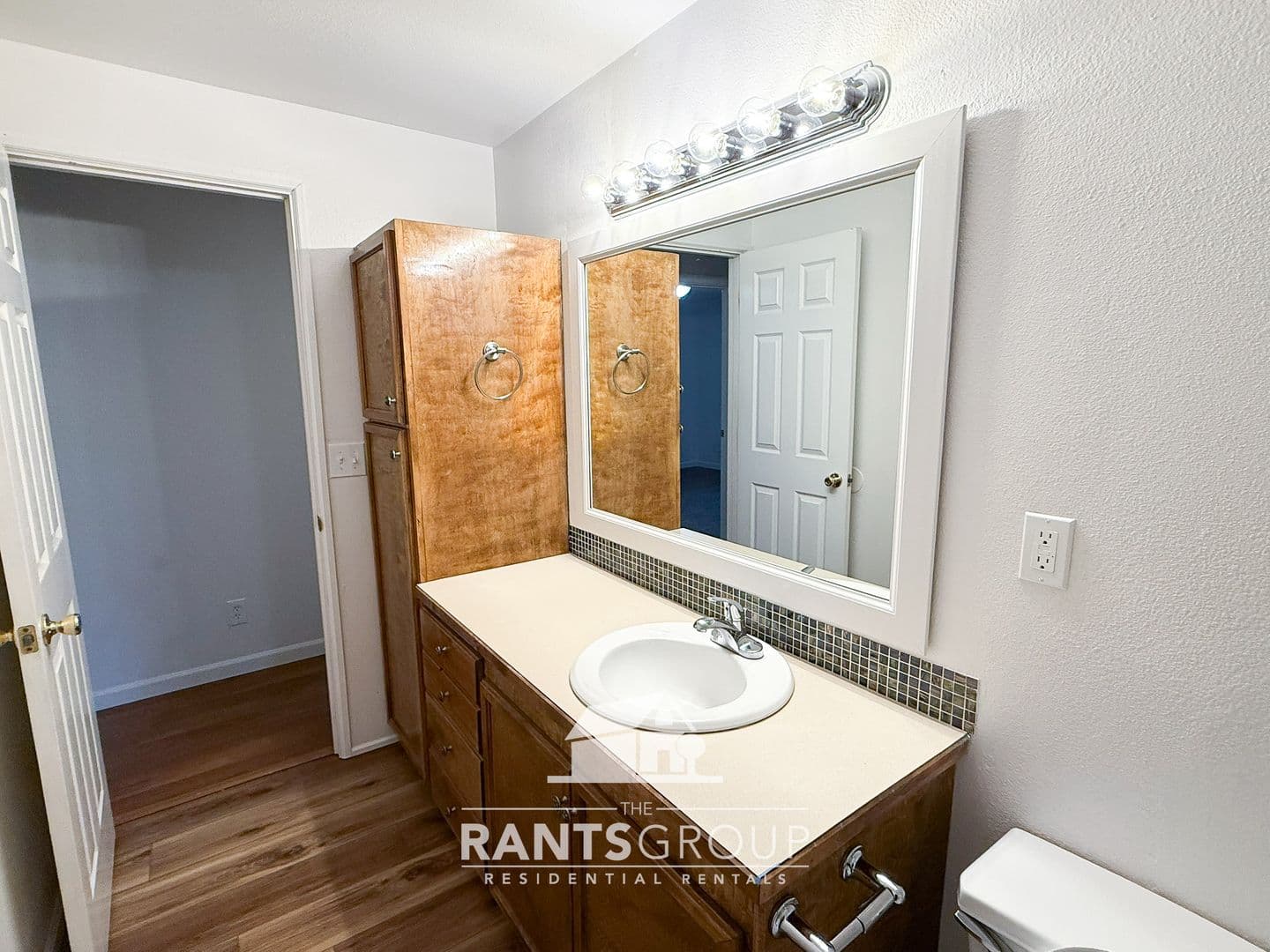 Olympia House: 825 Oakcrest St
