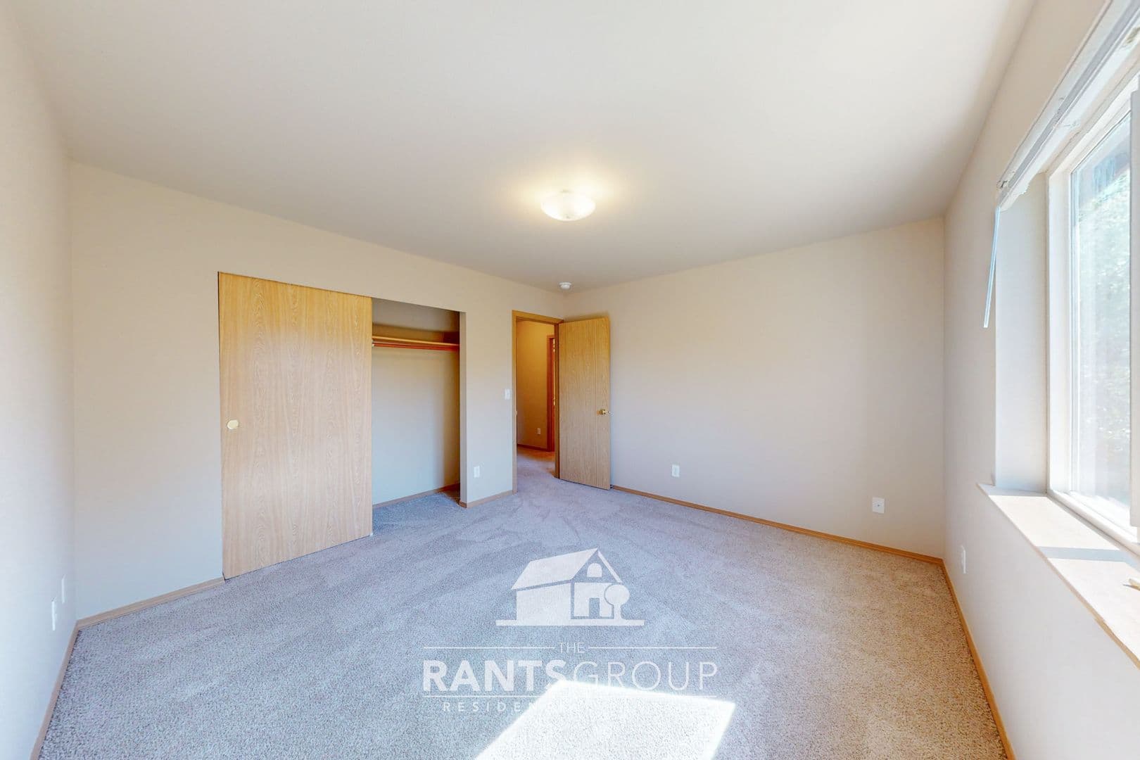 Olympia Apartment: 7043 & 7045 Lazy Ct SW