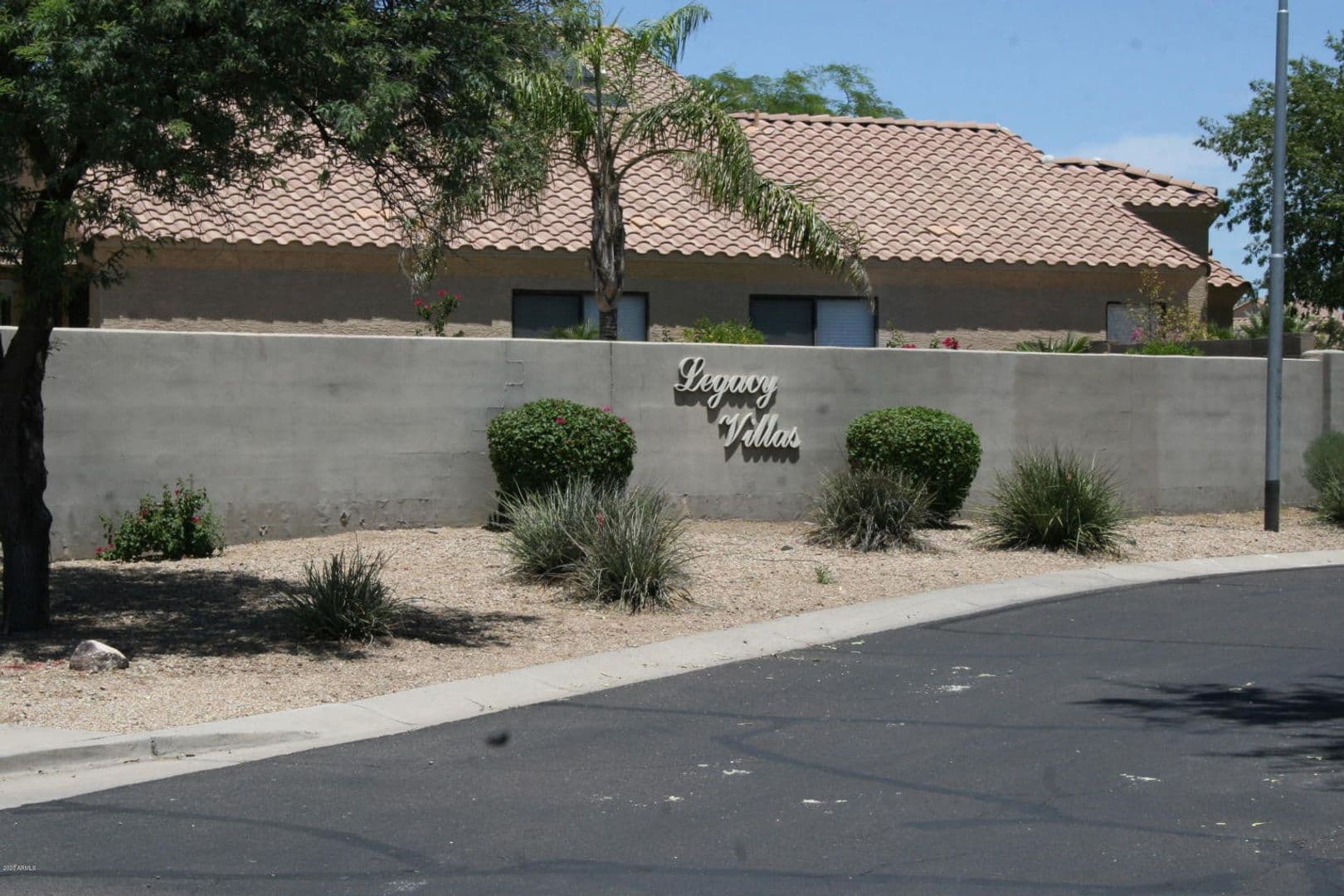 Phoenix House: 2010 W Tracy Ln