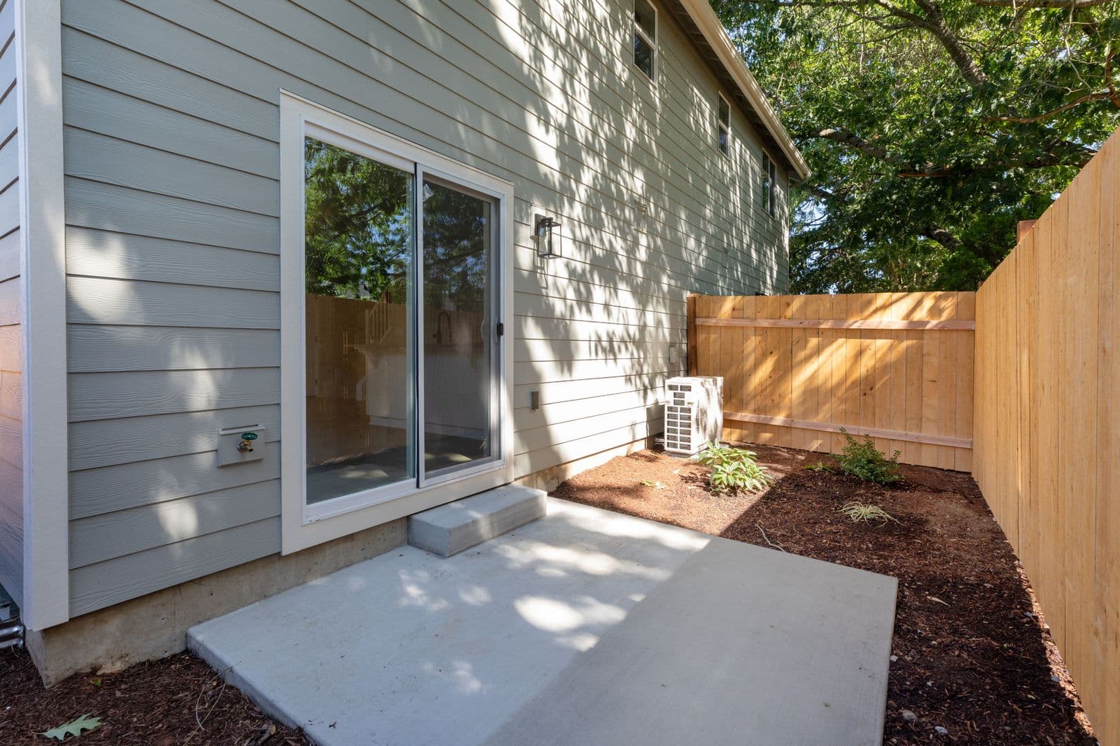 Portland Apartment: 8516 NE Hassalo St