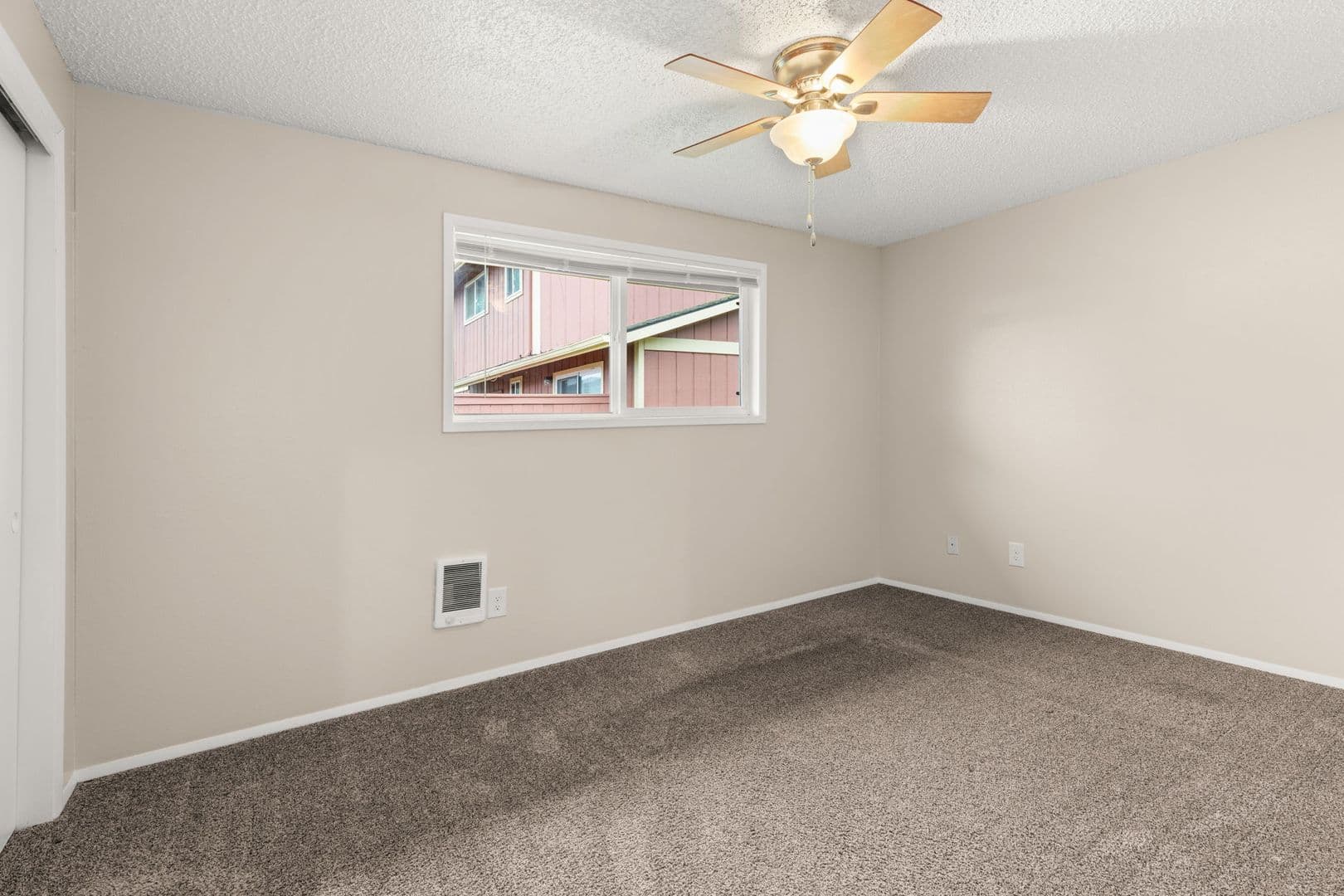Portland Apartment: 17420 NE Halsey St