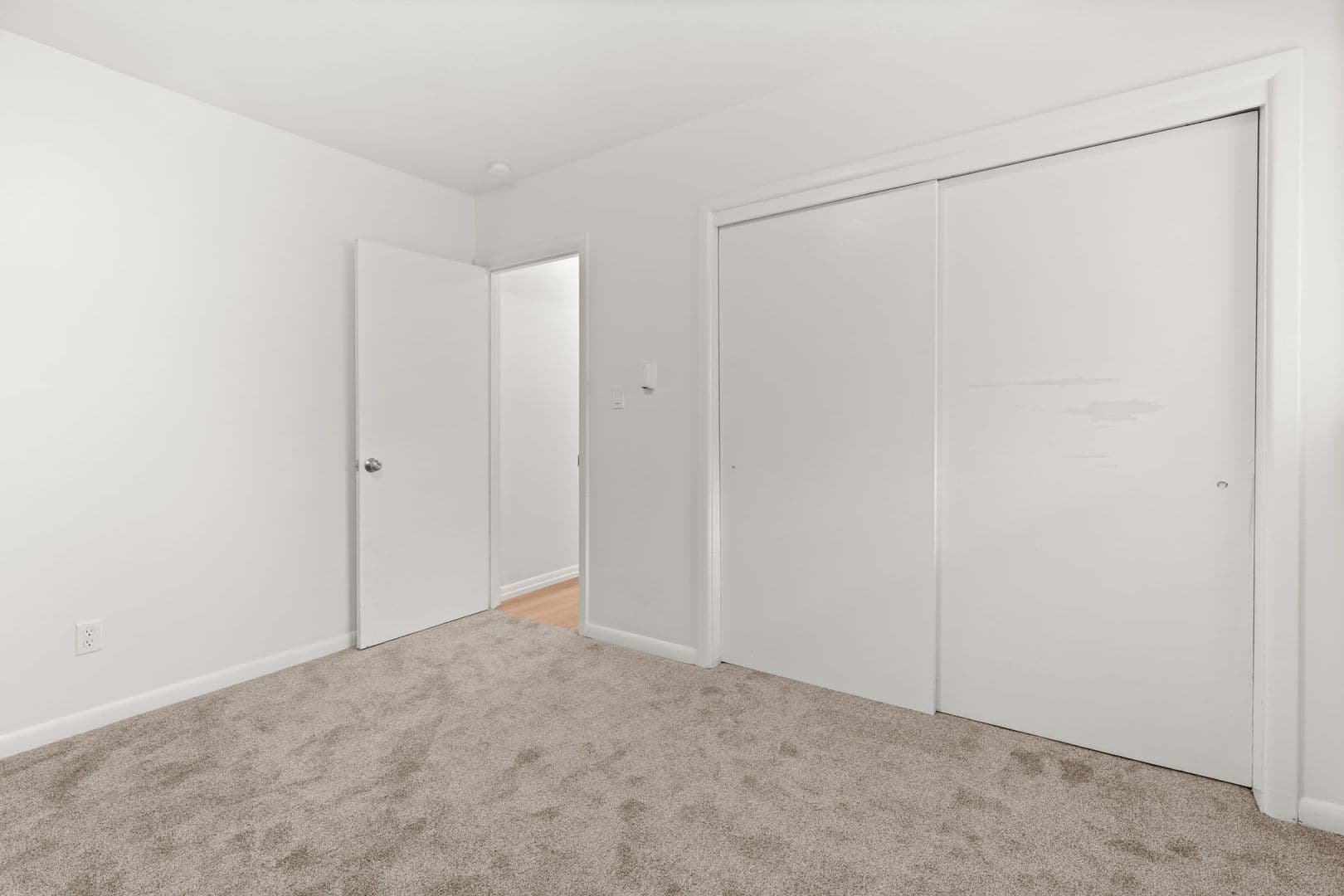 Gresham Apartment: 840 - 940 NW Earl Ave
