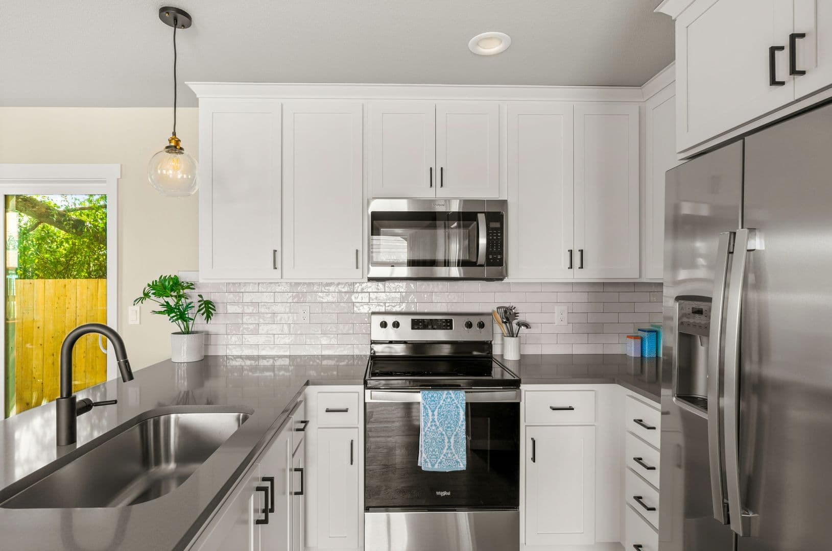 Portland Apartment: 8516 NE Hassalo St