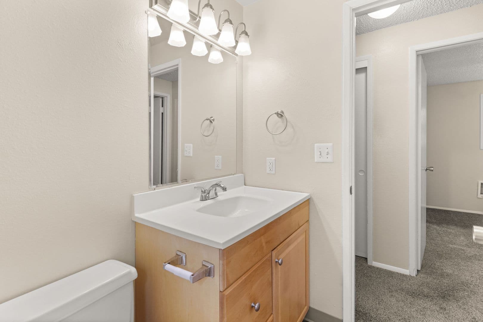 Portland Apartment: 17420 NE Halsey St