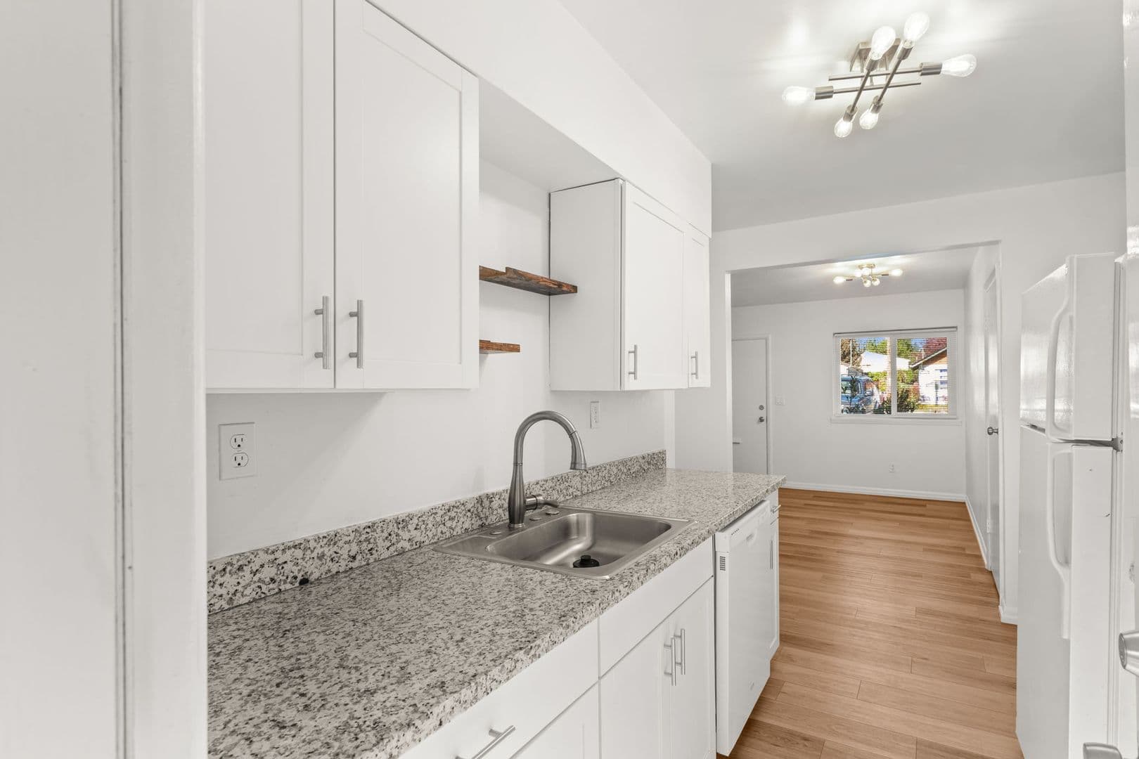 Gresham Apartment: 840 - 940 NW Earl Ave