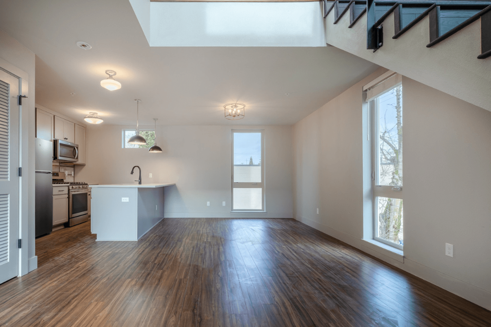 Portland Apartment: 2715 NE Flanders