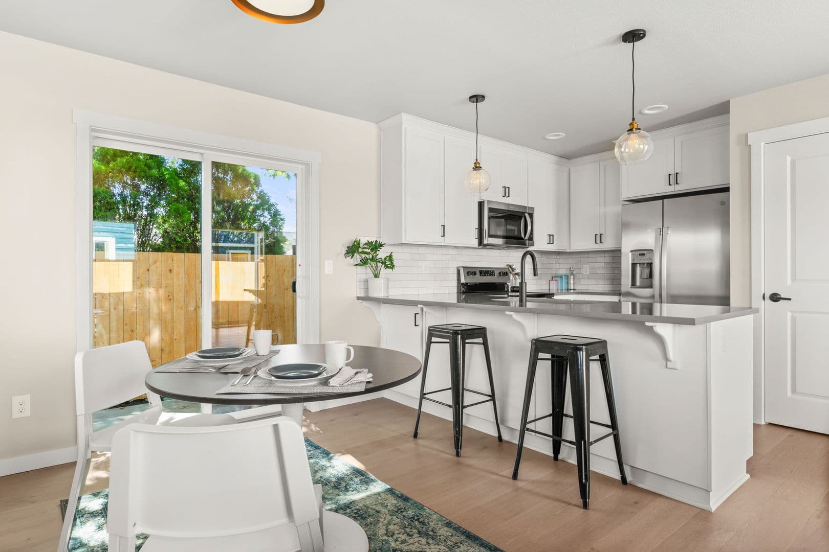 Portland Apartment: 8516 NE Hassalo St