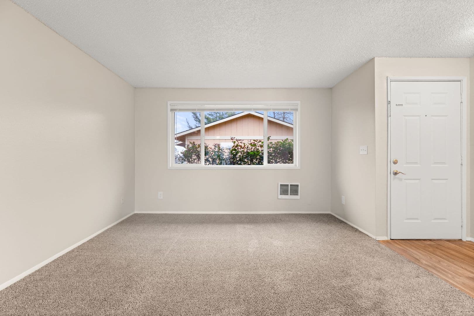 Portland Apartment: 17420 NE Halsey St