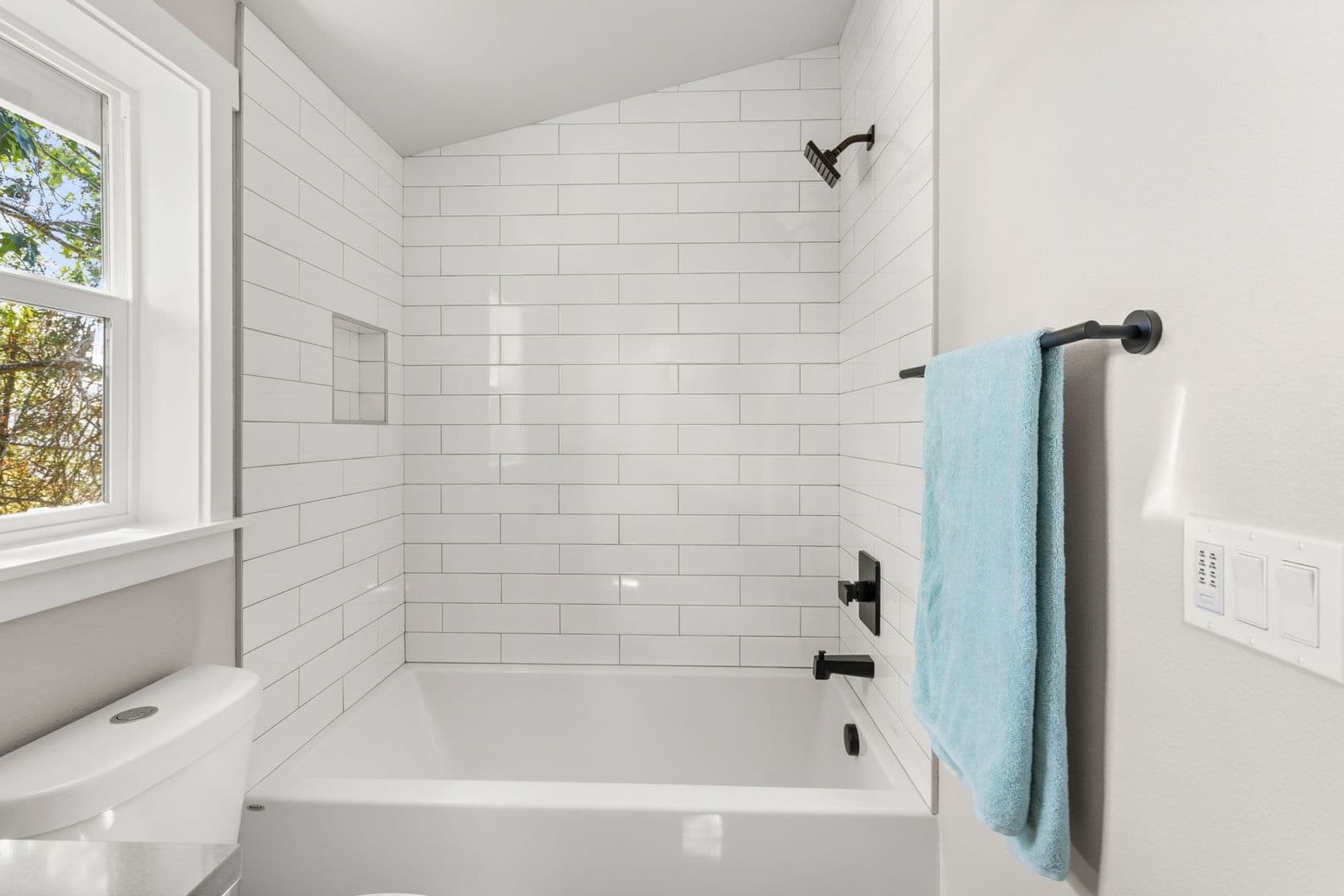 Portland Apartment: 8516 NE Hassalo St