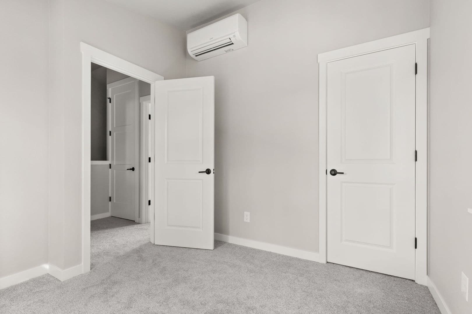 Portland Apartment: 8516 NE Hassalo St