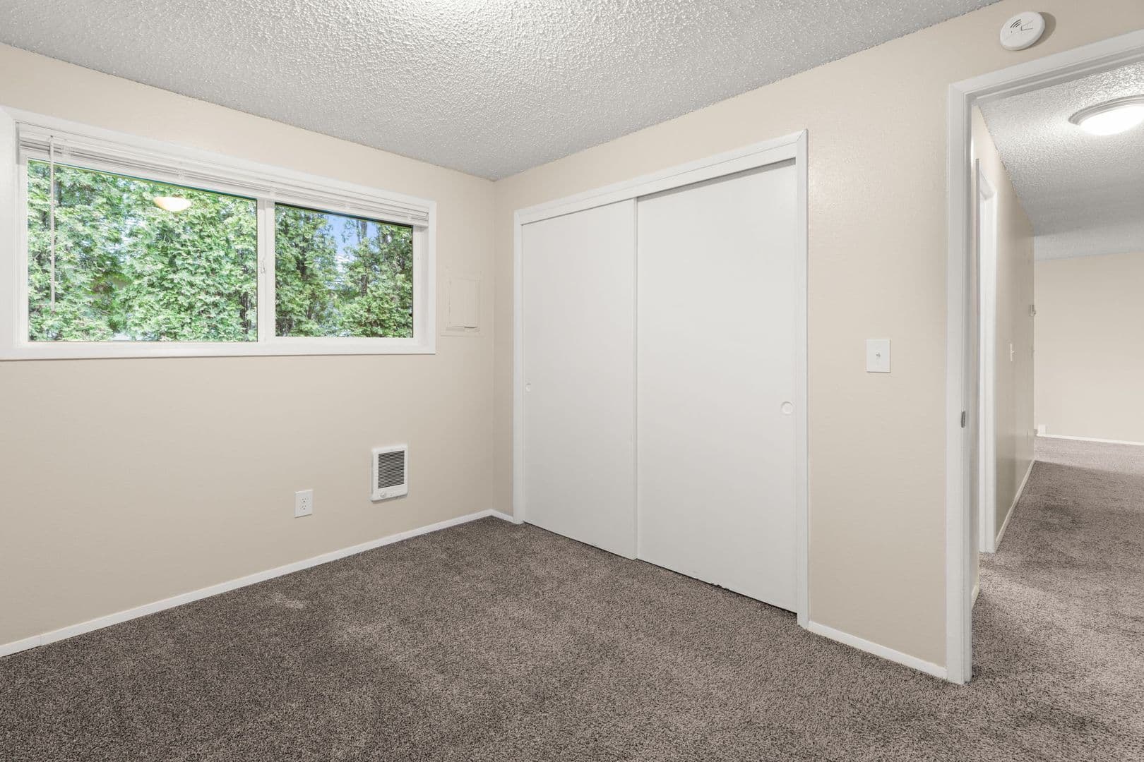 Portland Apartment: 17420 NE Halsey St