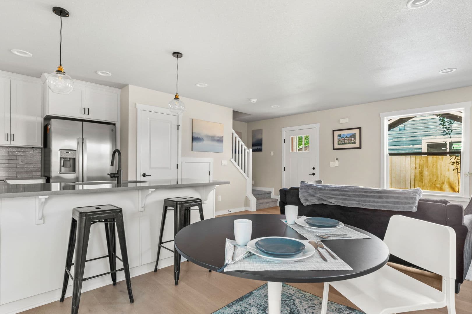 Portland Apartment: 8516 NE Hassalo St