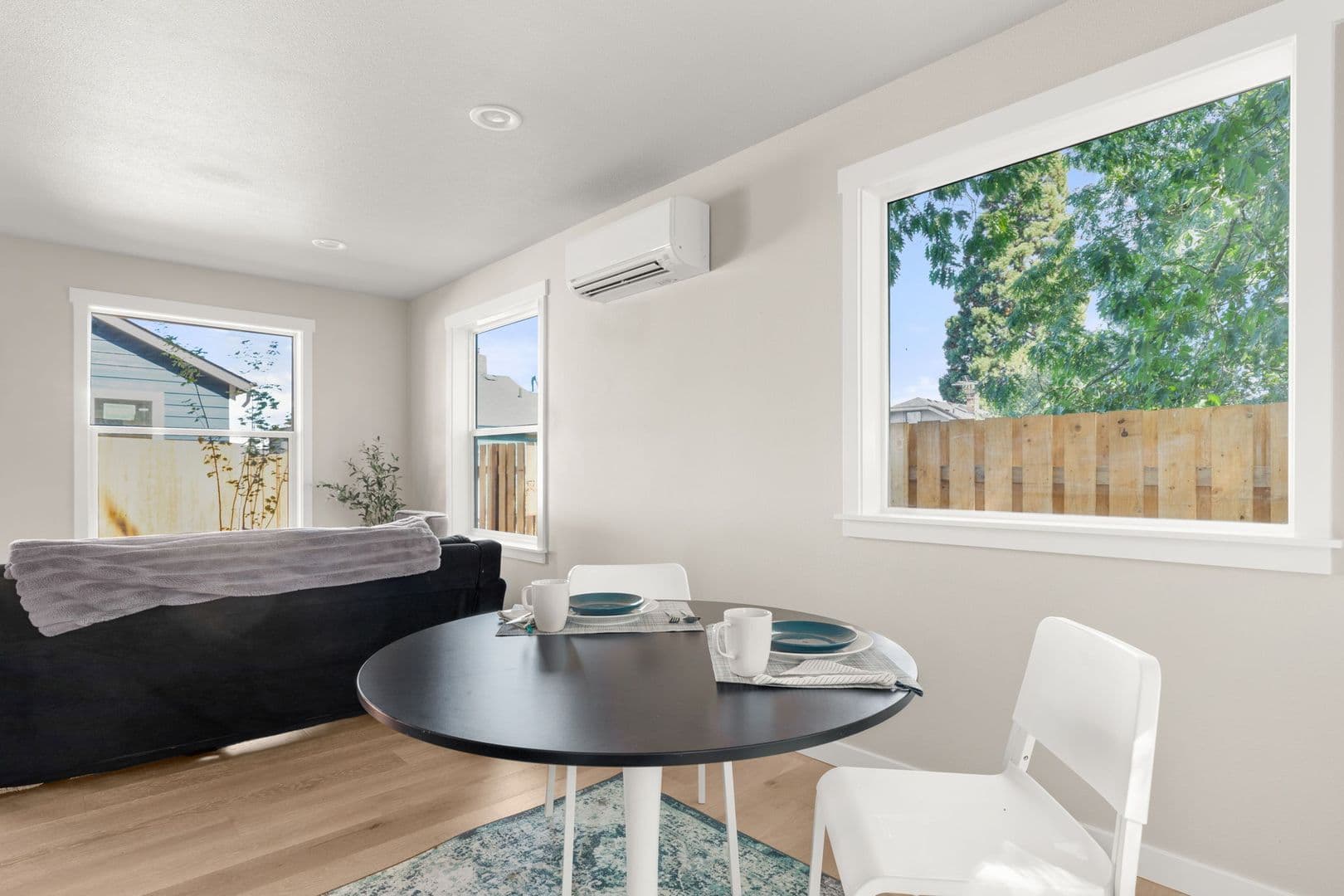 Portland Apartment: 8516 NE Hassalo St