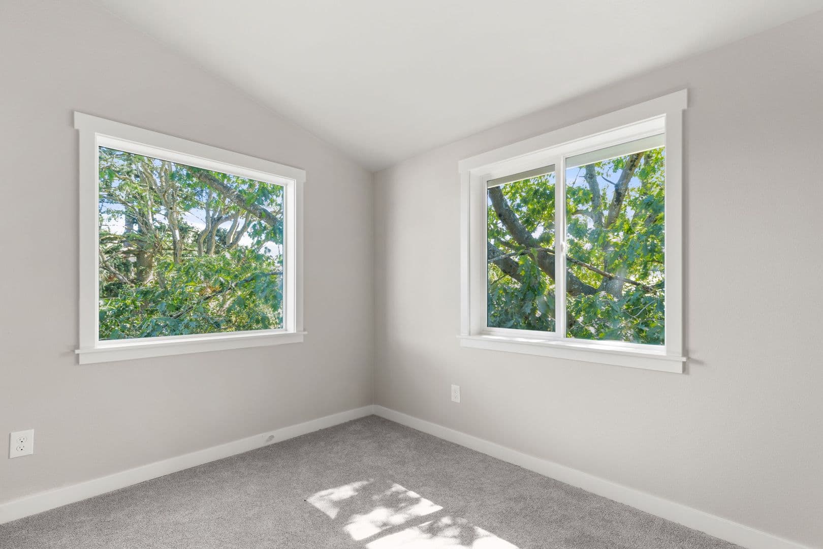 Portland Apartment: 8516 NE Hassalo St
