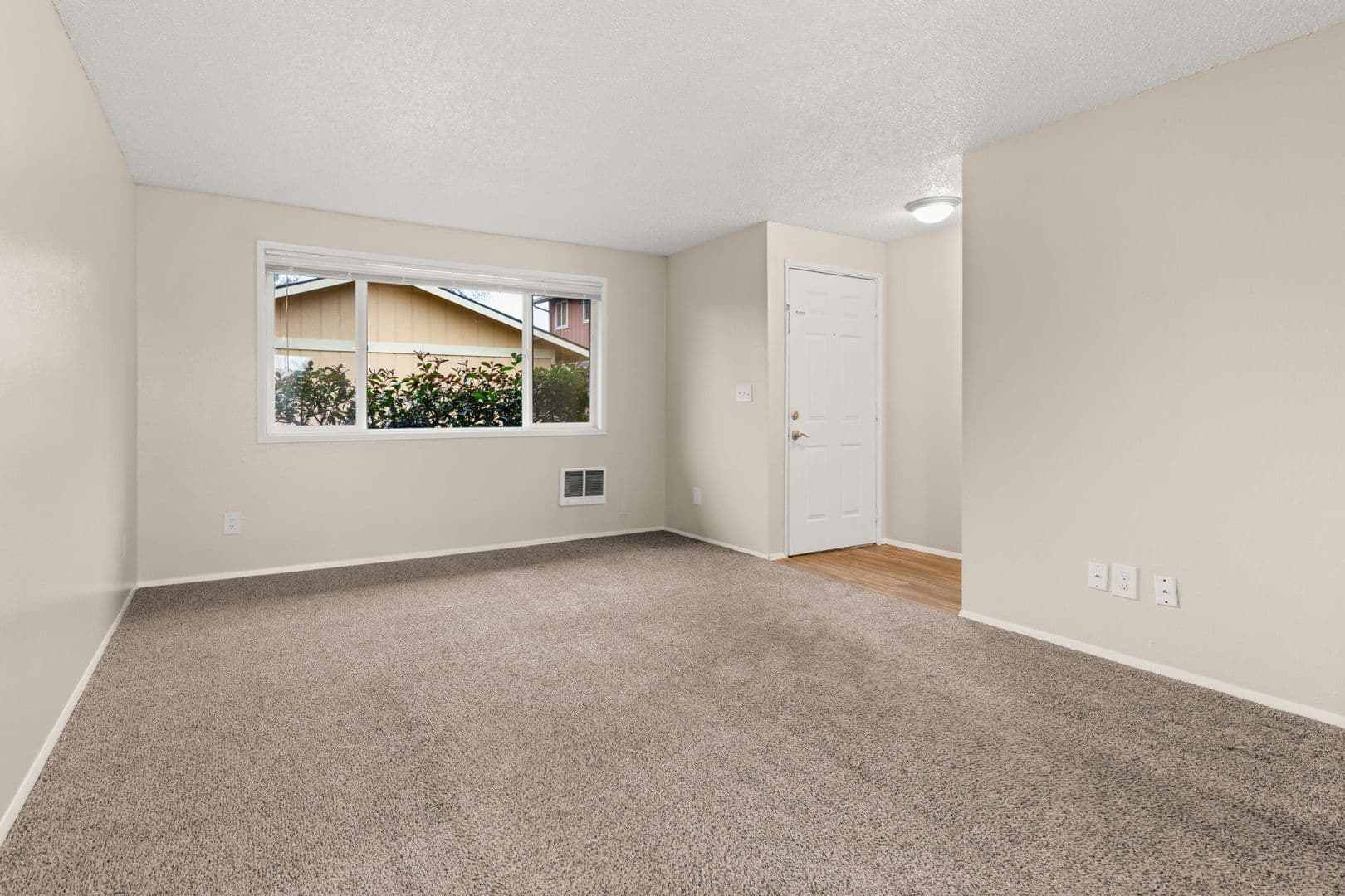 Portland Apartment: 17420 NE Halsey St