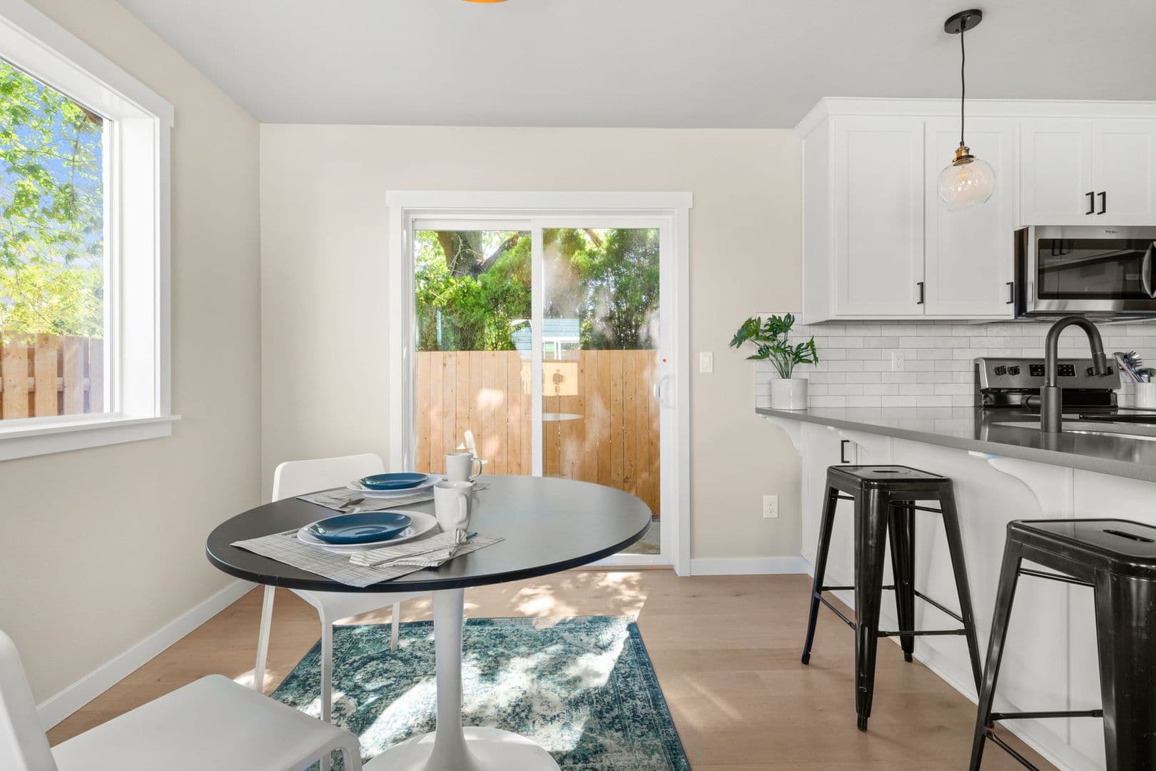 Portland Apartment: 8516 NE Hassalo St