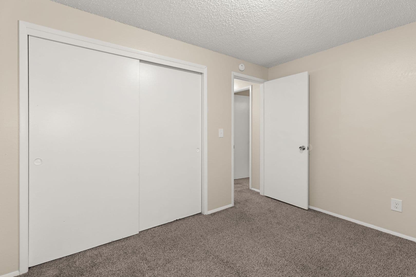 Portland Apartment: 17420 NE Halsey St