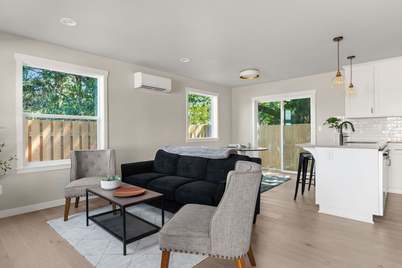Portland Apartment: 8516 NE Hassalo St