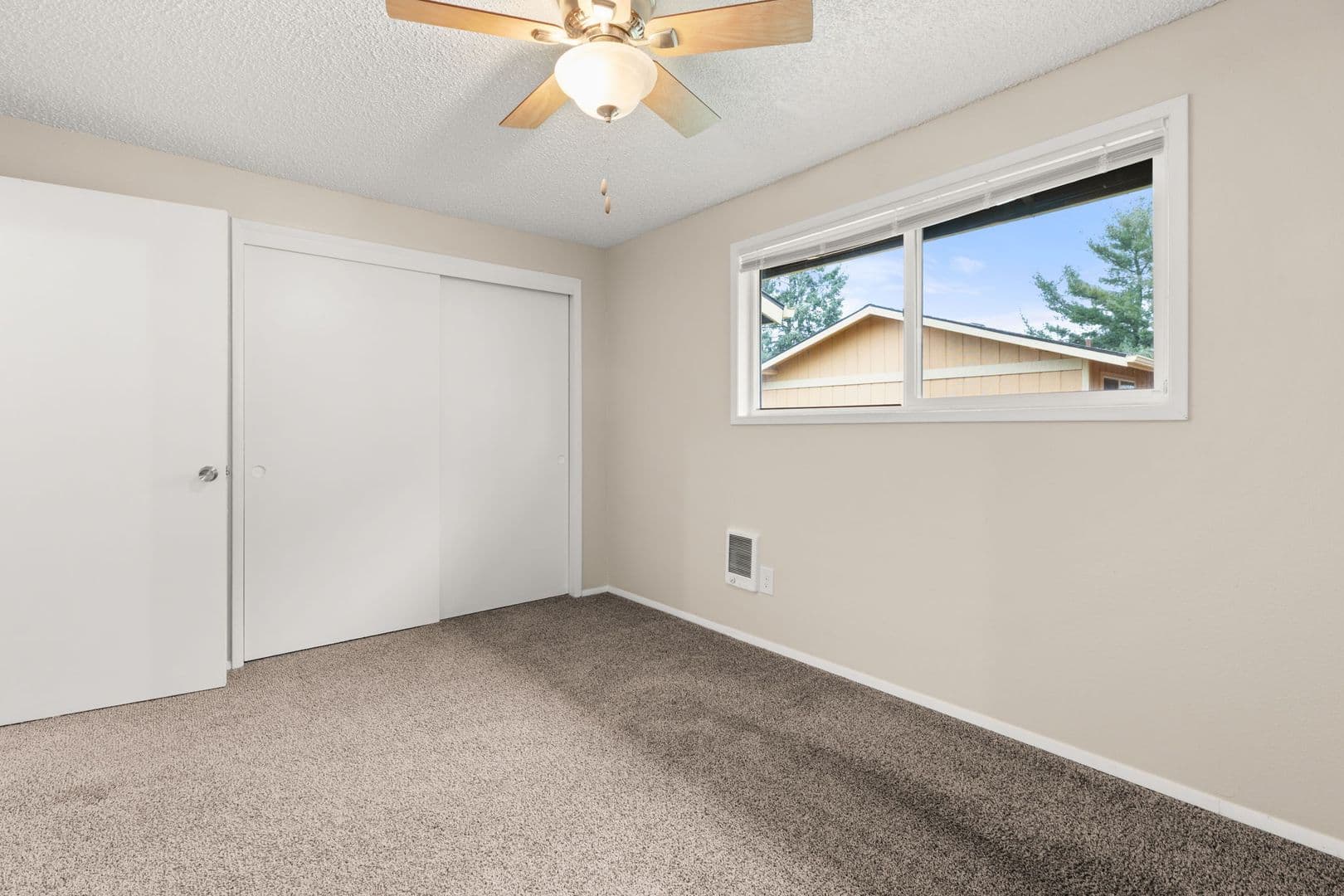 Portland Apartment: 17420 NE Halsey St