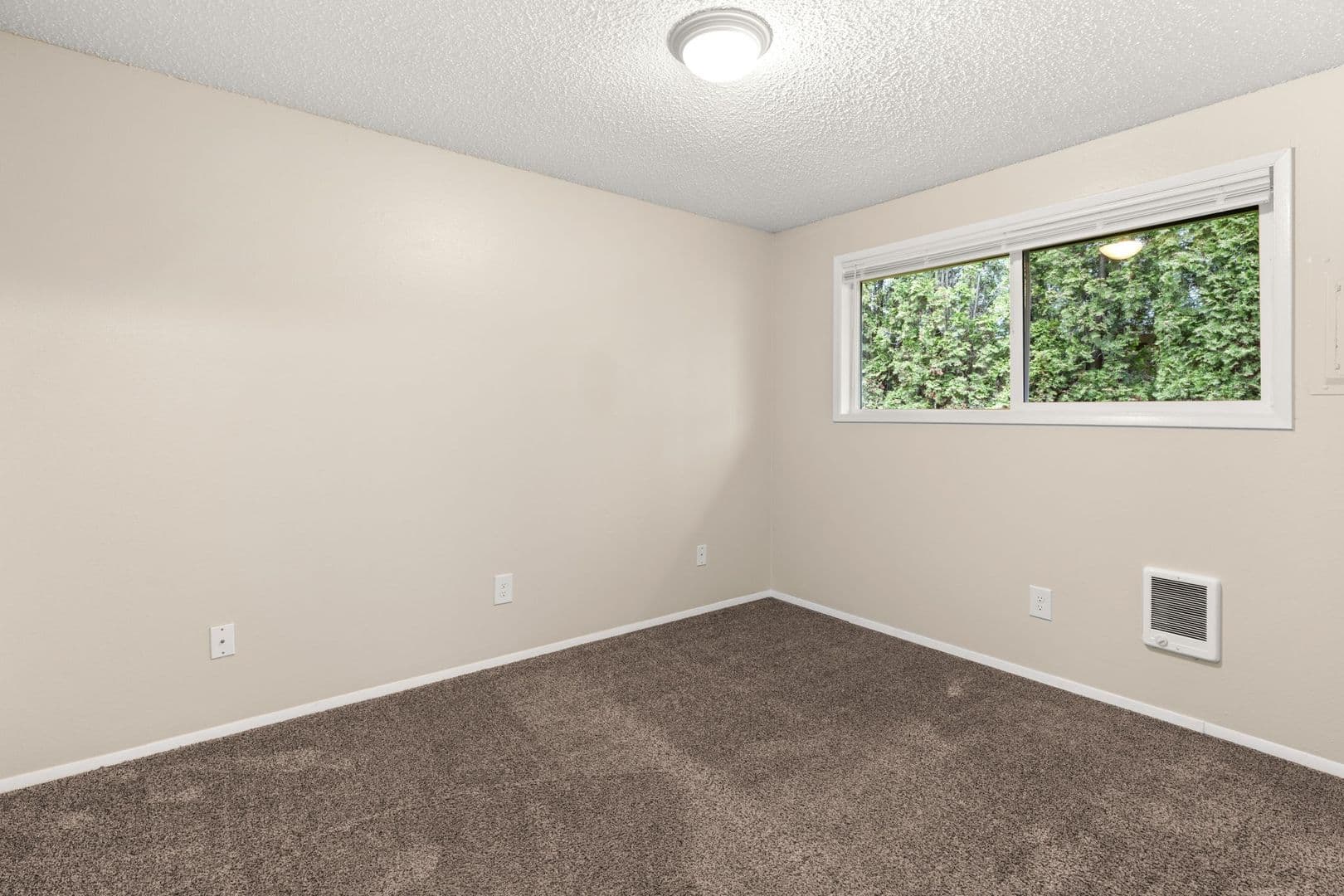 Portland Apartment: 17420 NE Halsey St