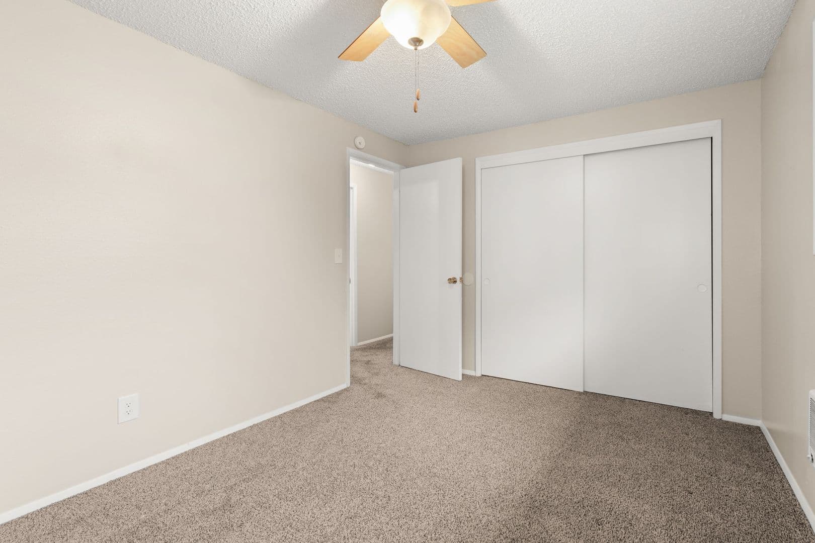 Portland Apartment: 17420 NE Halsey St