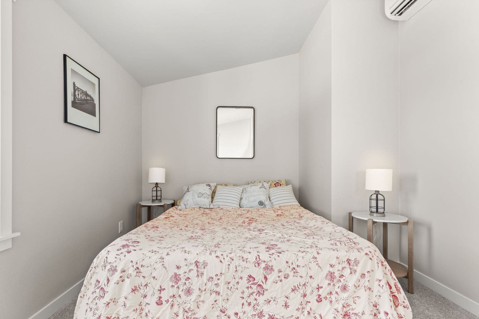 Portland Apartment: 8516 NE Hassalo St