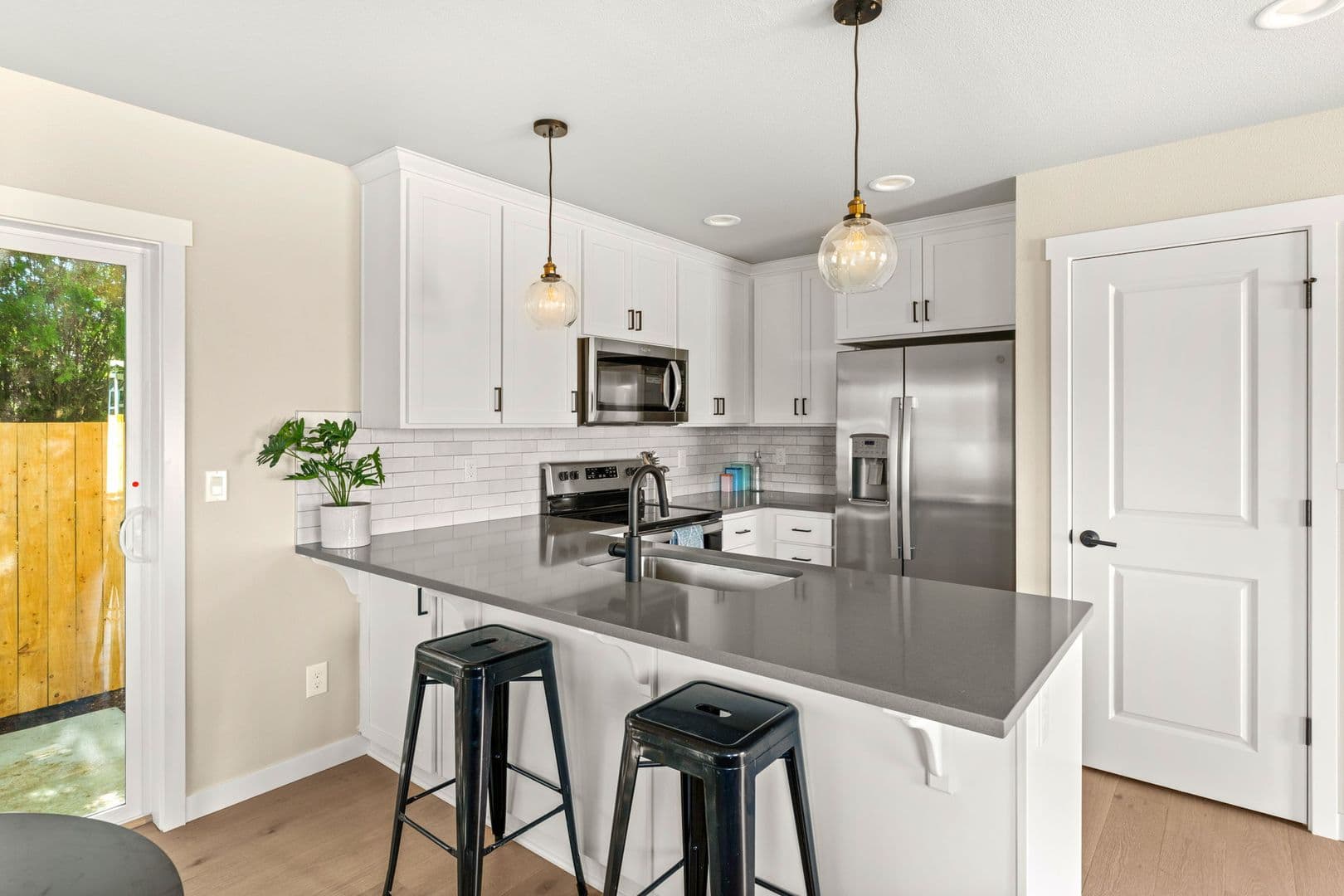 Portland Apartment: 8516 NE Hassalo St