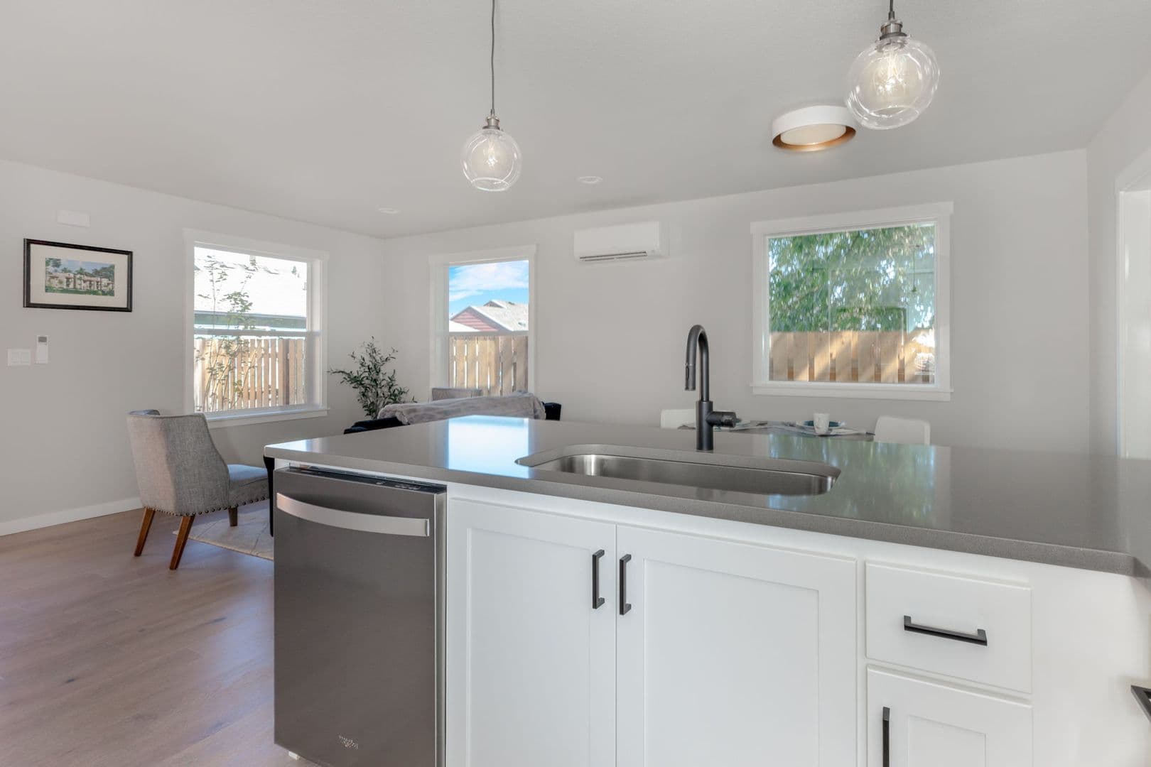 Portland Apartment: 8516 NE Hassalo St