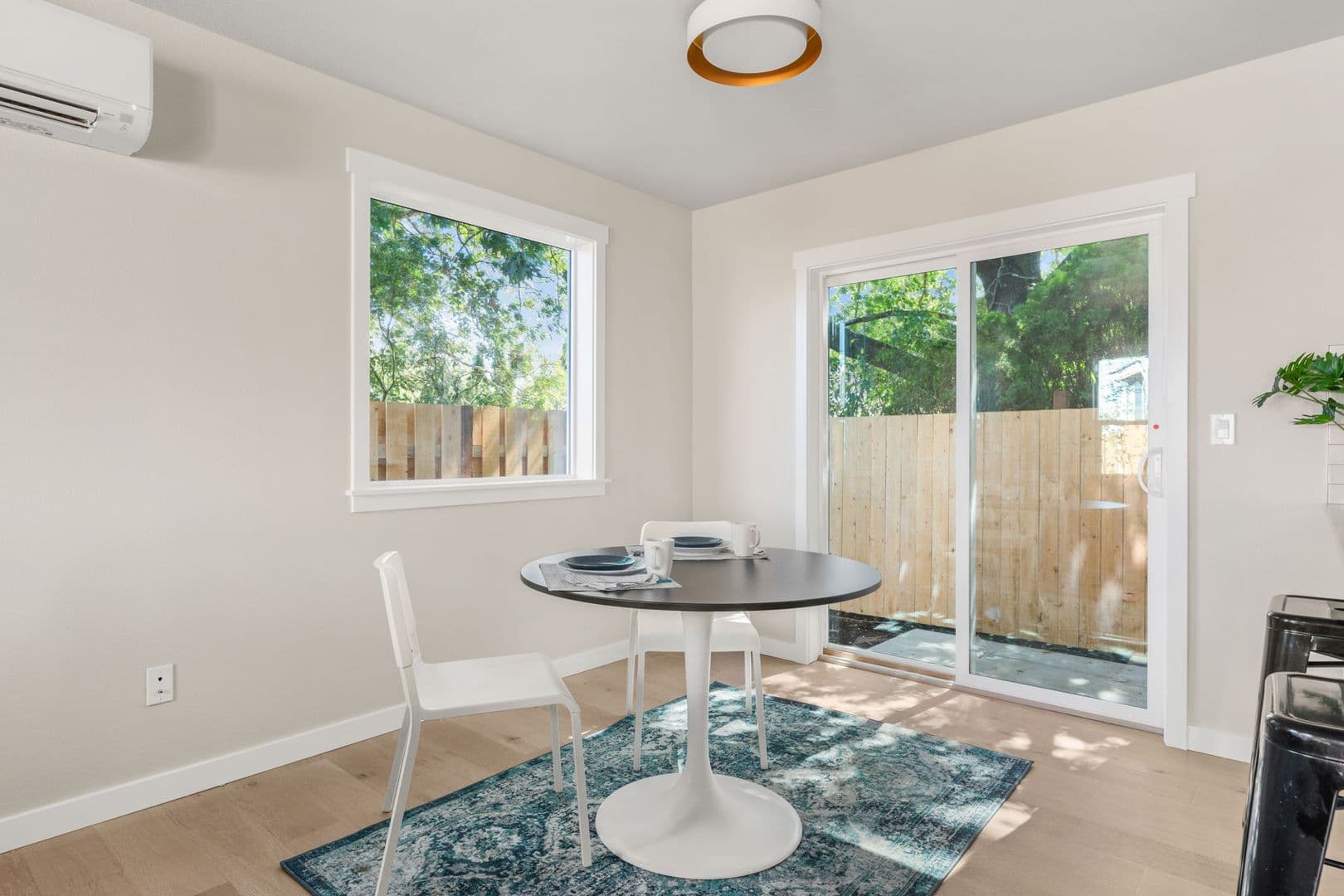 Portland Apartment: 8516 NE Hassalo St