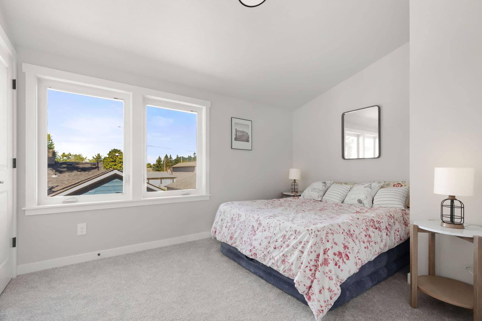 Portland Apartment: 8516 NE Hassalo St