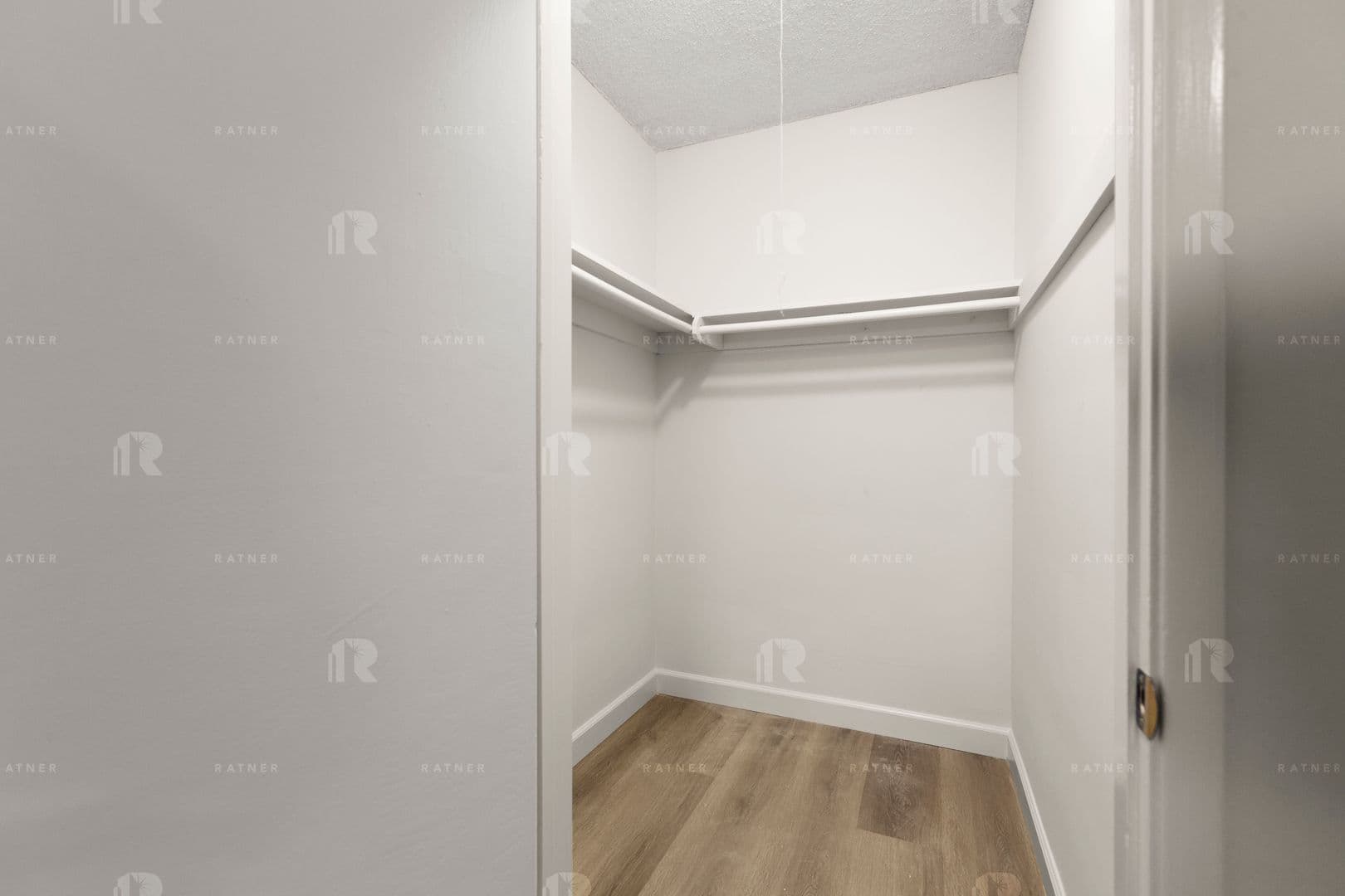 Studio City Apartment: 4216 Mary Ellen Avenue