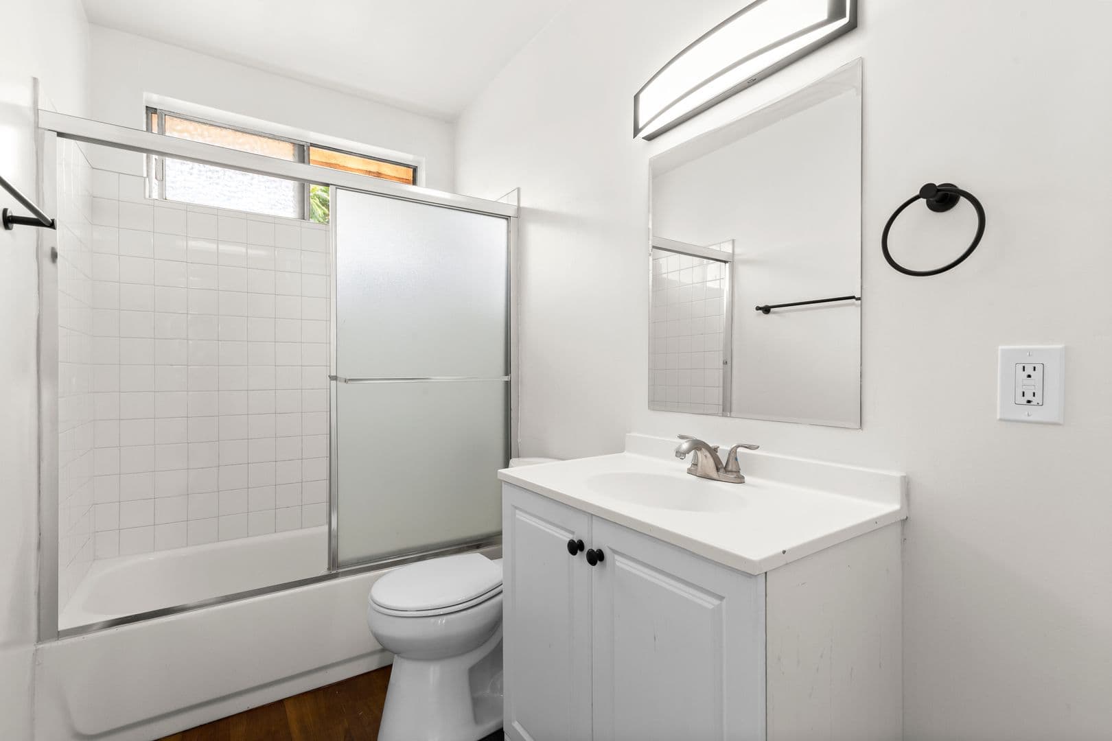 North Hollywood Apartment: 6449 Troost Avenue