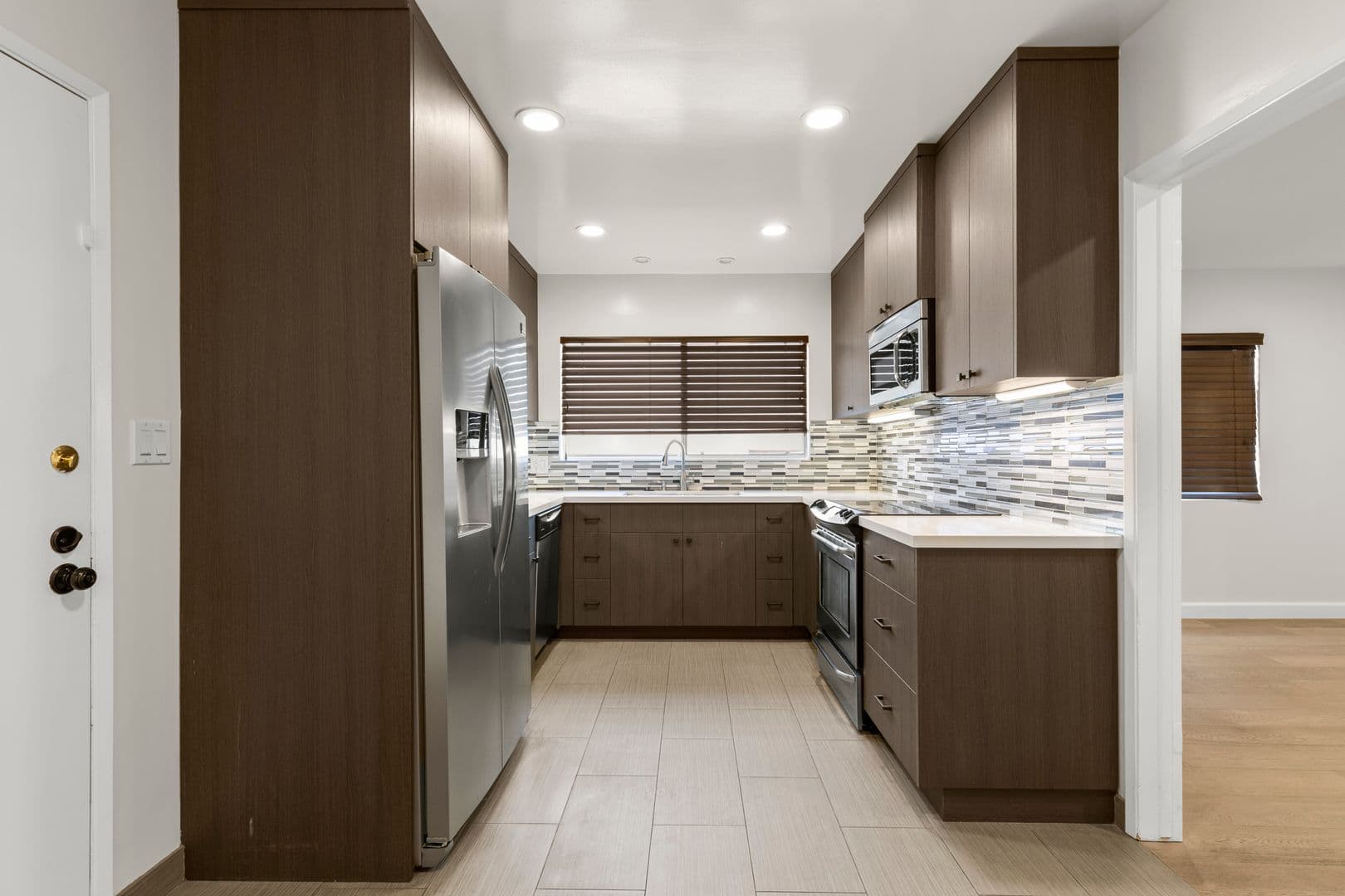 Beverly Hills Apartment: 148 S. Oakhurst Drive