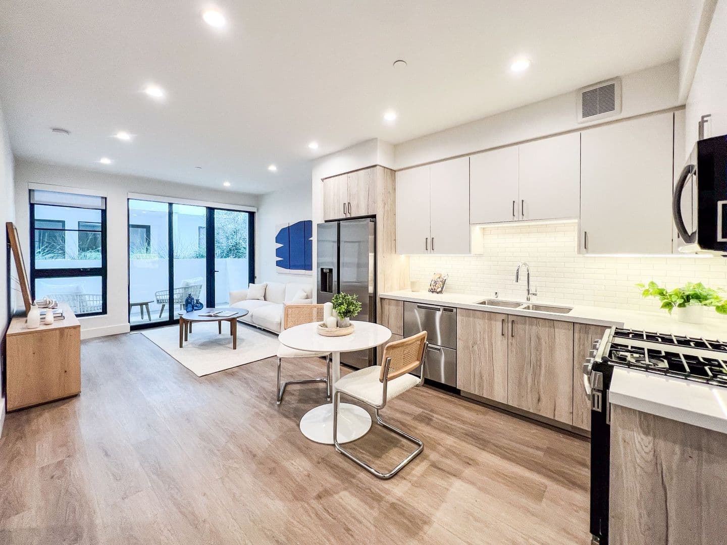 Valley Village Apartment: 12444 Chandler Blvd