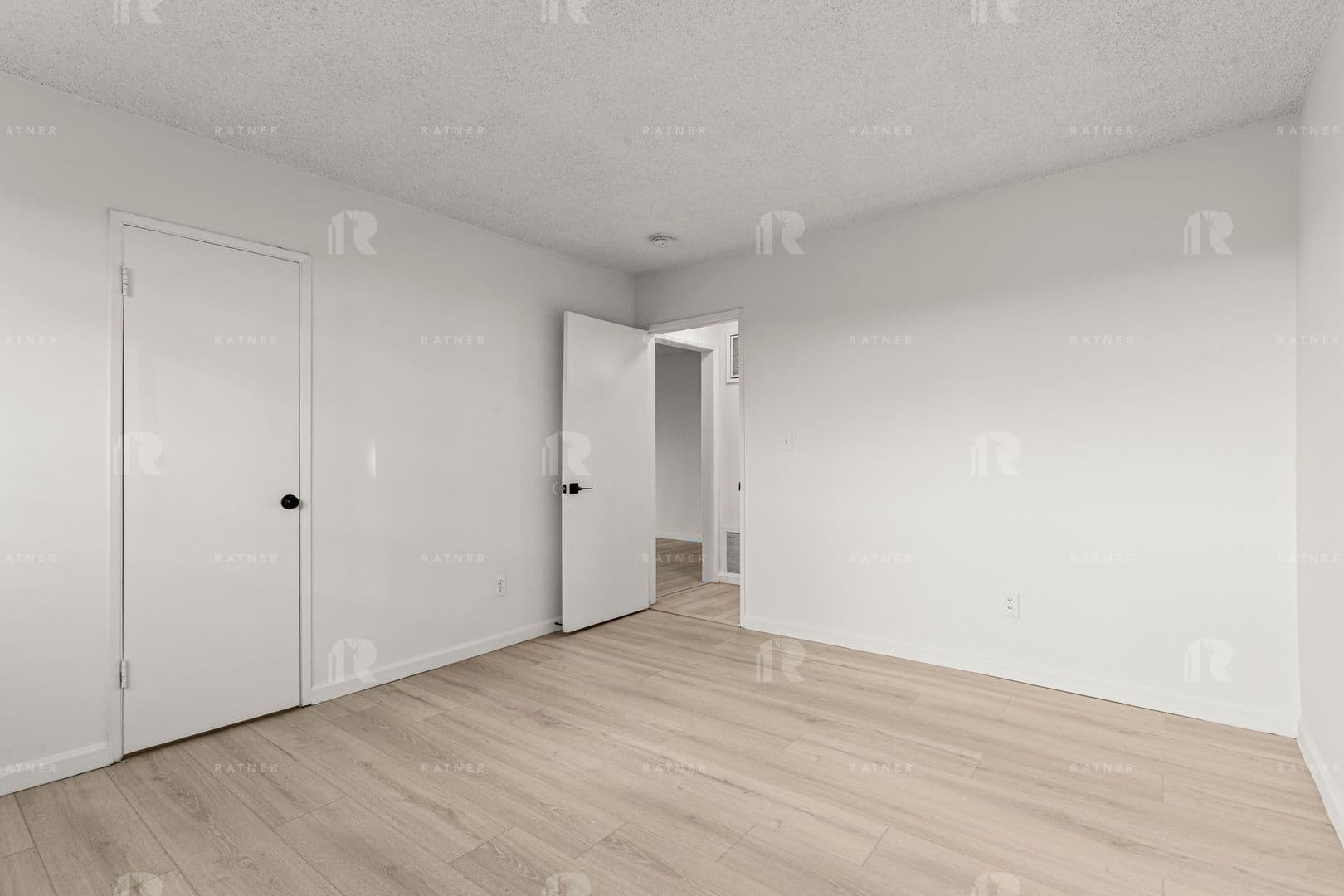 Encino Apartment: 5139 White Oak Avenue