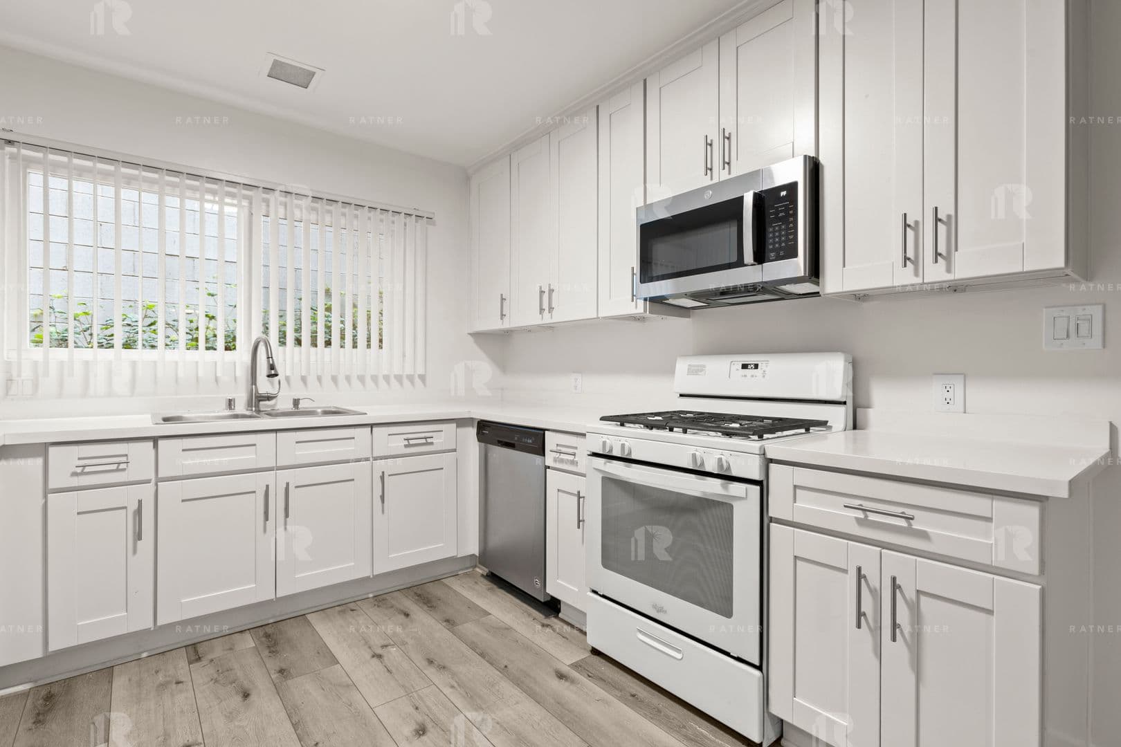 Studio City Apartment: 4216 Mary Ellen Avenue
