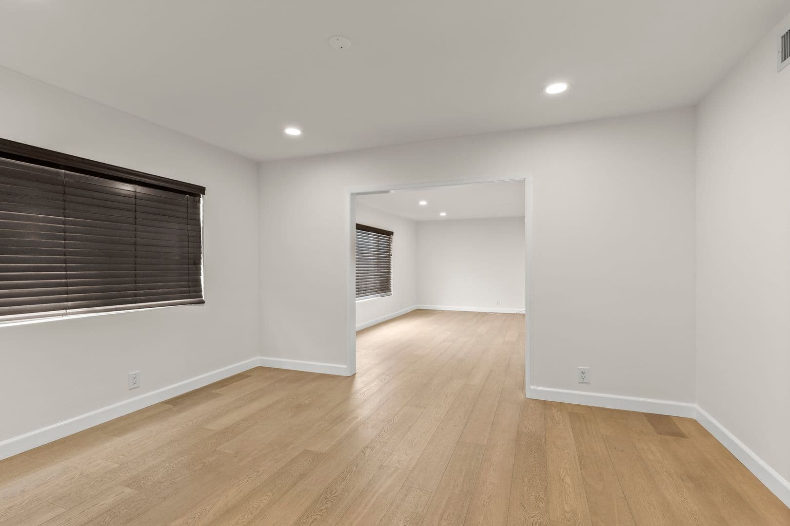 Beverly Hills Apartment: 148 S. Oakhurst Drive