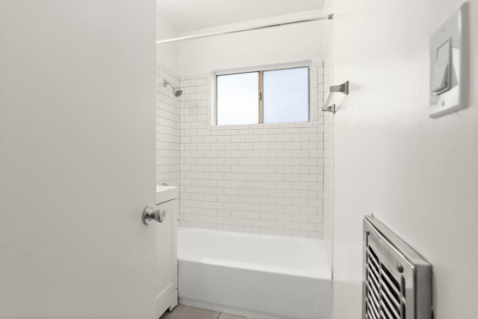 North Hollywood Apartment: 7111 Whitsett Avenue