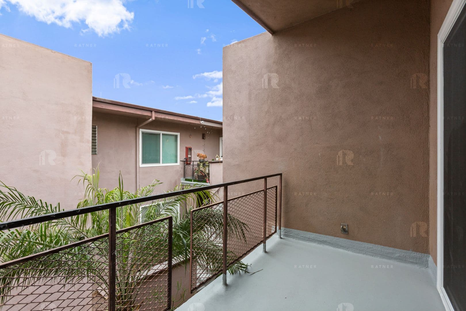 Studio City Apartment: 4216 Mary Ellen Avenue