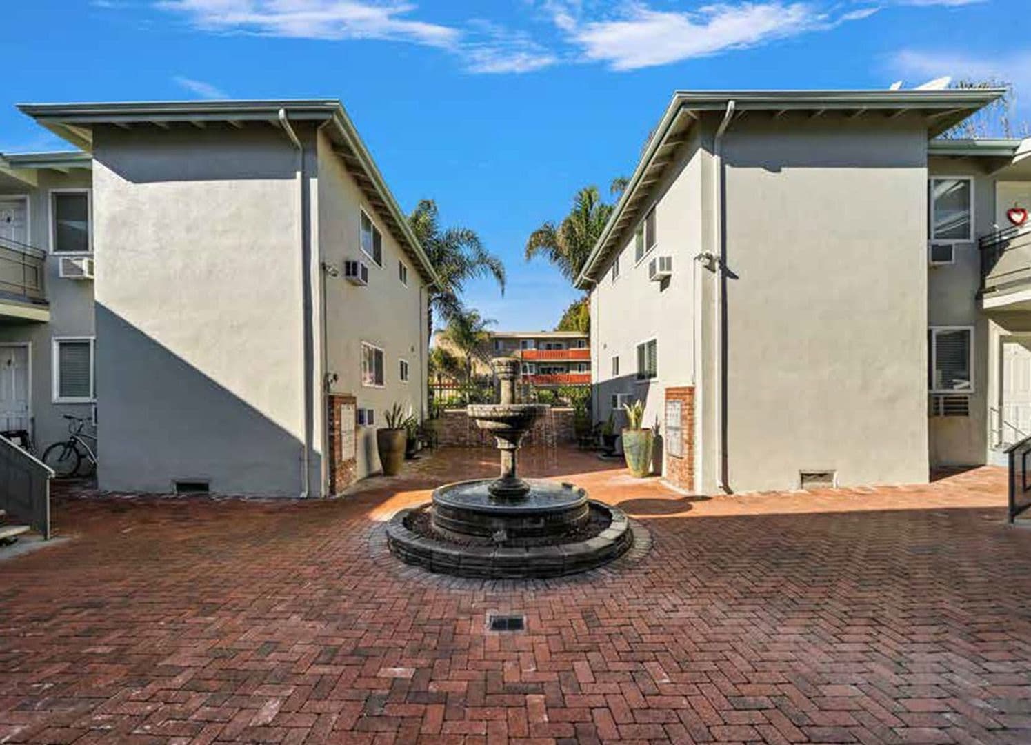 Sherman Oaks Apartment: 4846 Hazeltine Avenue