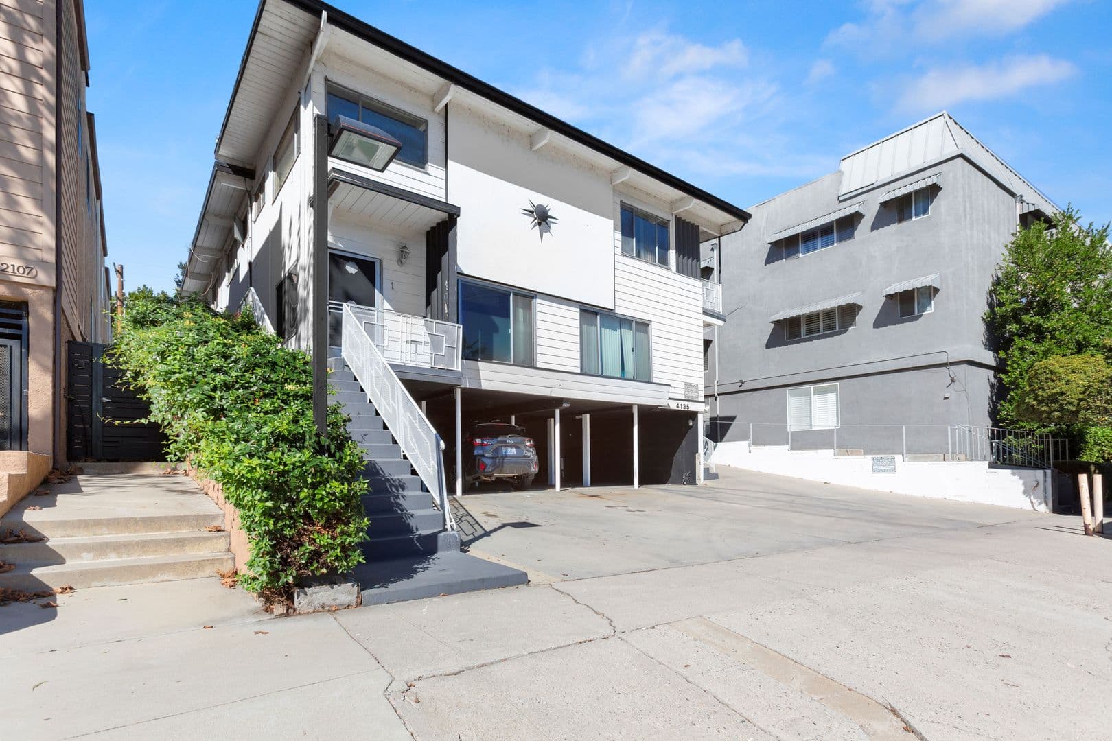 Studio City Apartment: 4135 Laurel Canyon Blvd