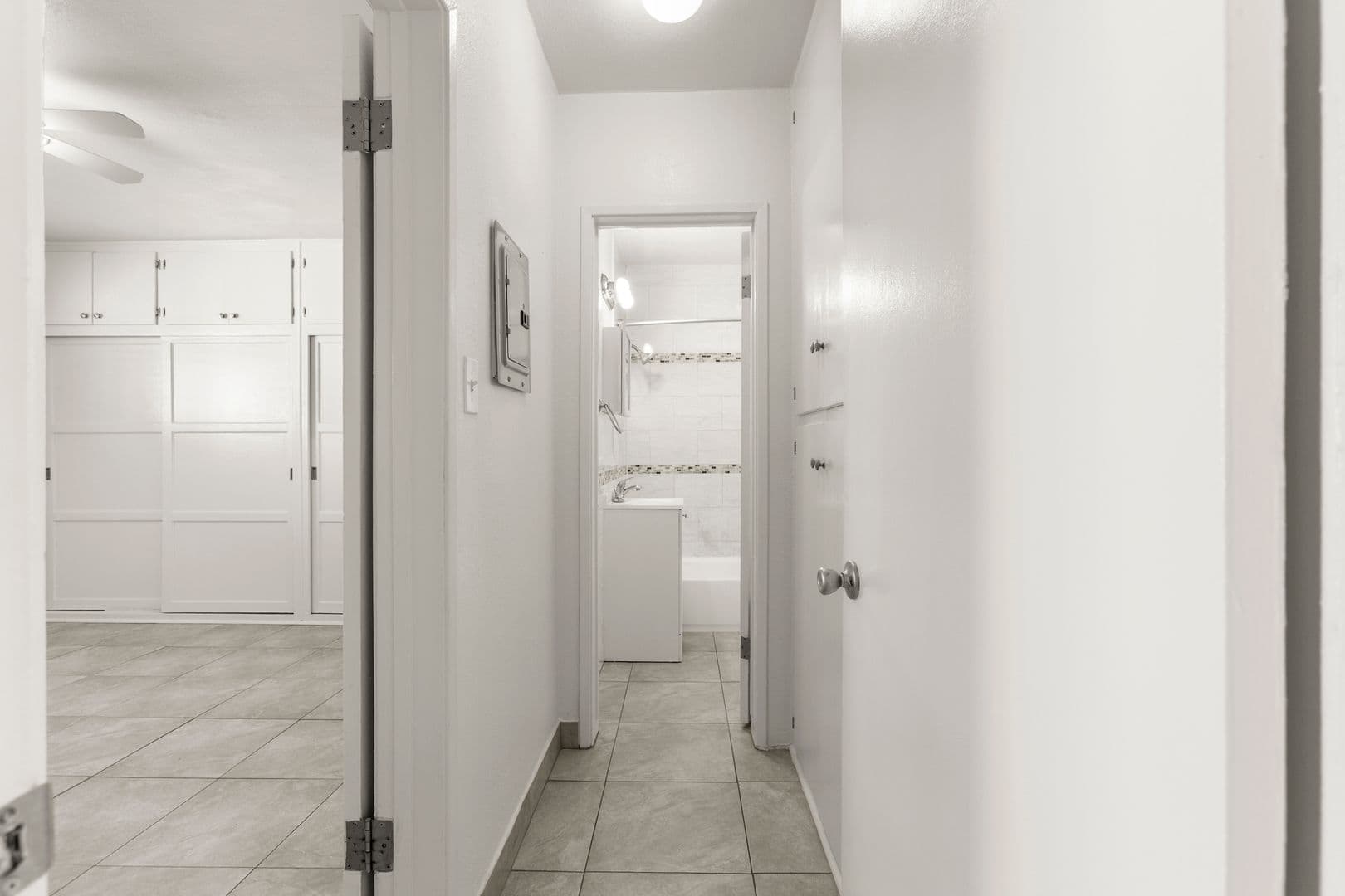 Sherman Oaks Apartment: 4846 Hazeltine Avenue