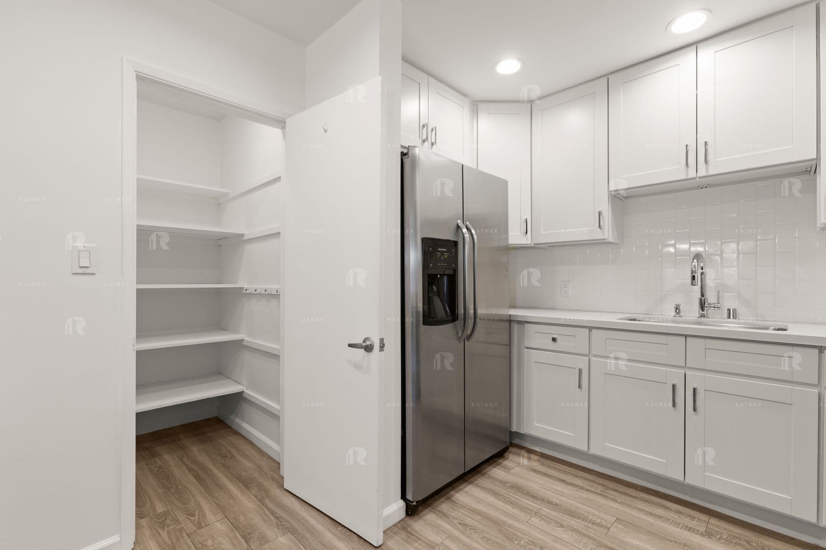 Studio City Apartment: 4216 Mary Ellen Avenue