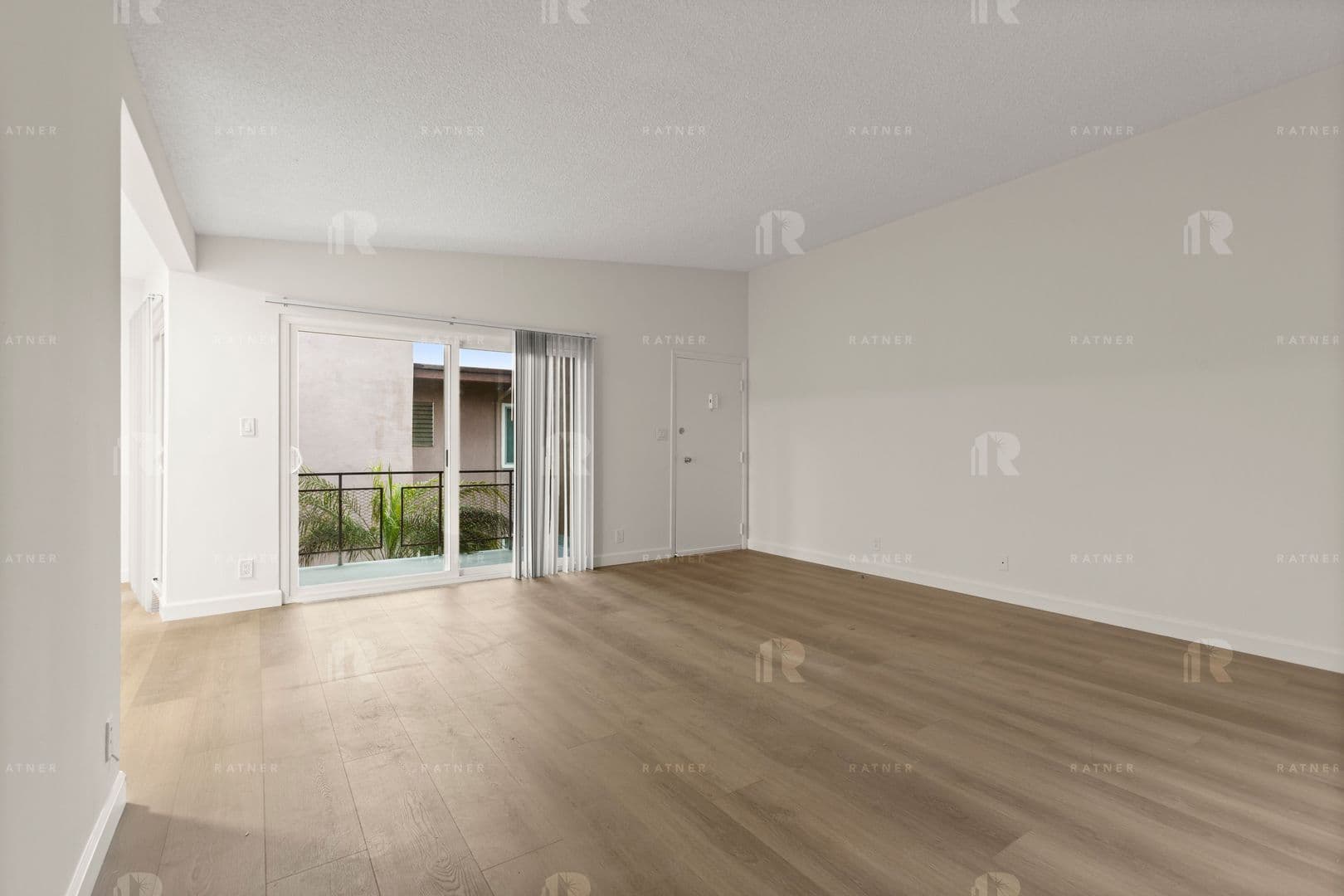 Studio City Apartment: 4216 Mary Ellen Avenue