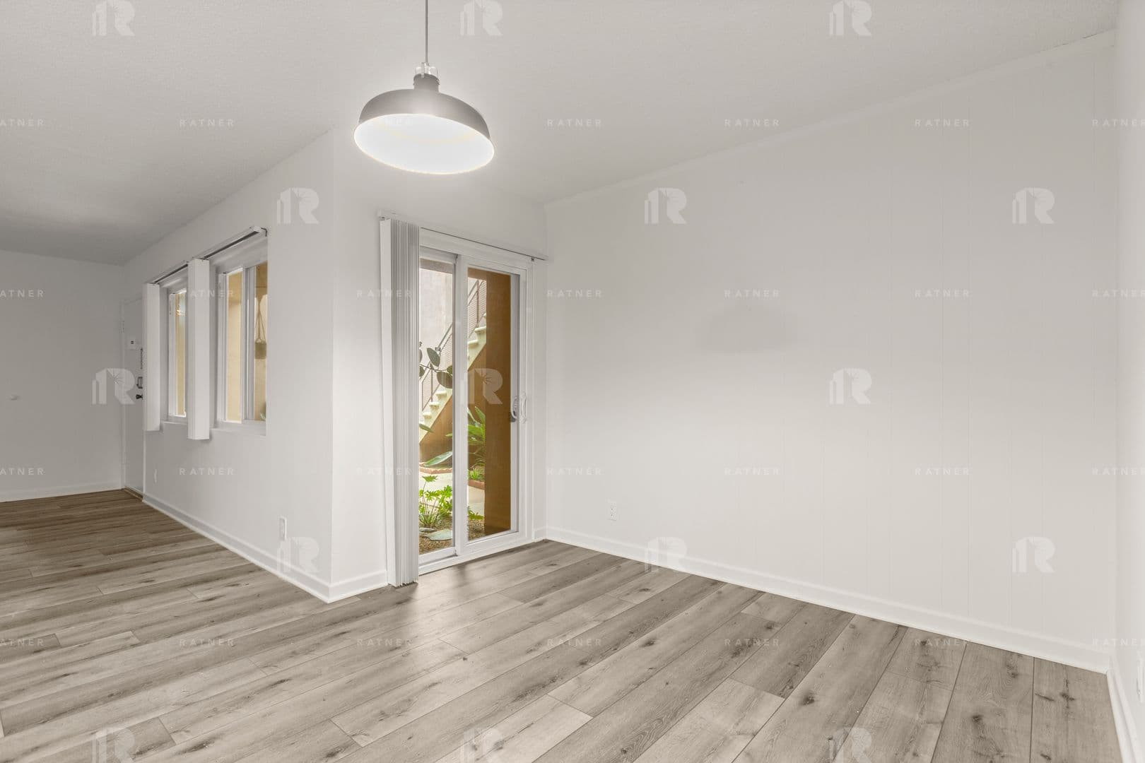 Studio City Apartment: 4216 Mary Ellen Avenue