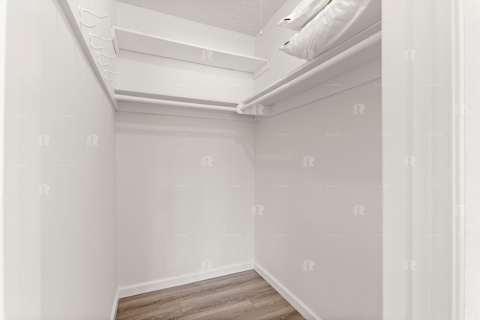 Studio City Apartment: 4216 Mary Ellen Avenue