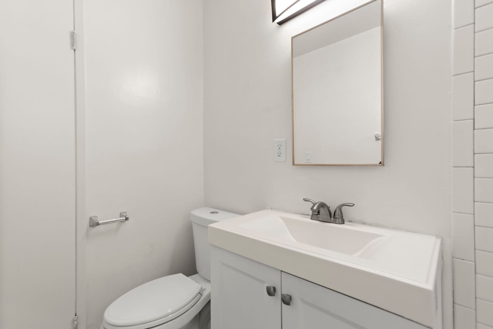 North Hollywood Apartment: 7111 Whitsett Avenue