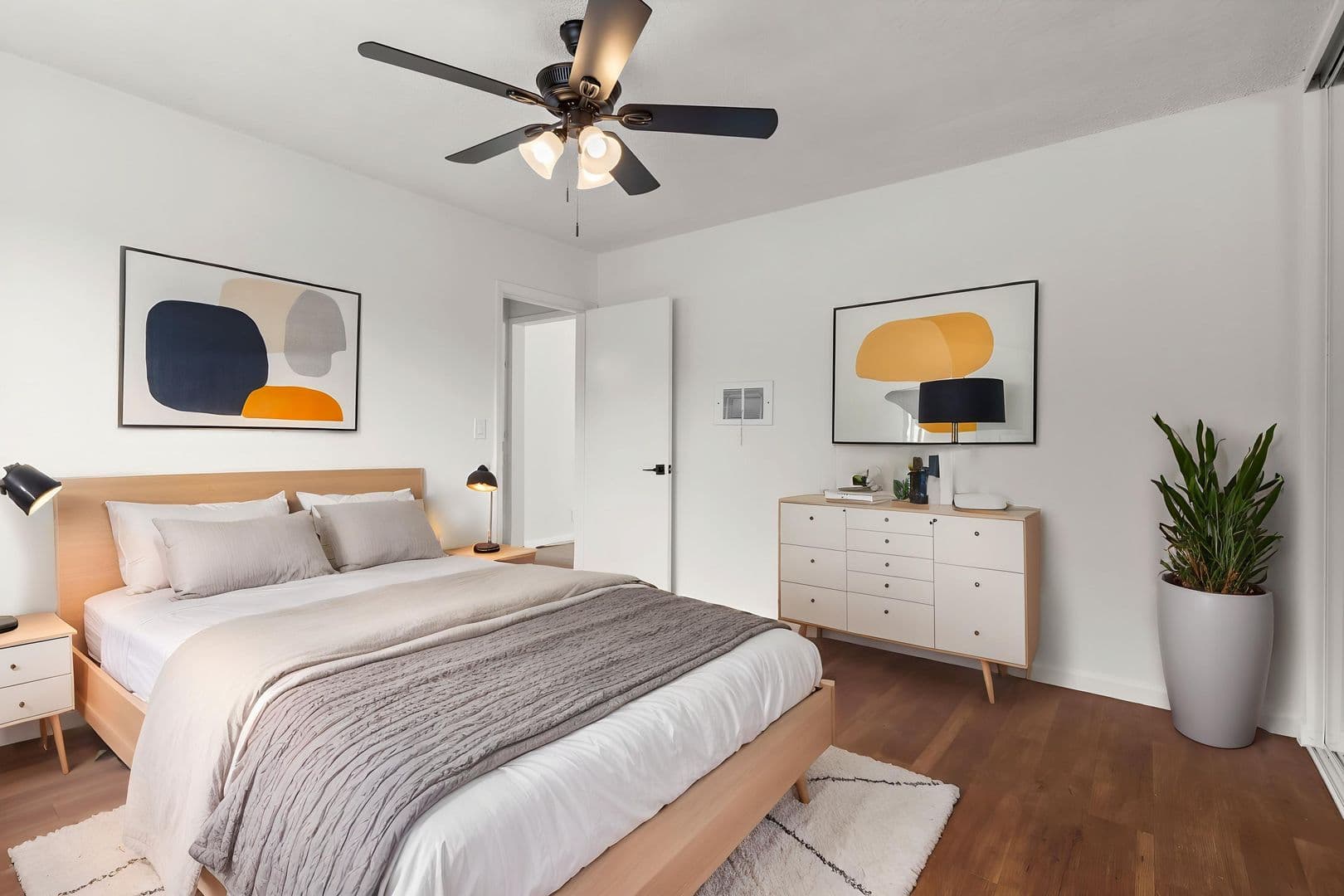 North Hollywood Apartment: 6449 Troost Avenue